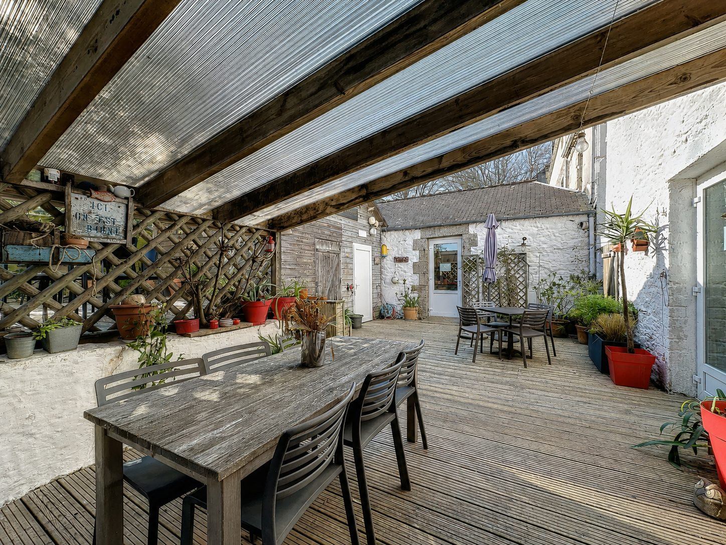 Commercial property with accommodation and terrace in a coastal municipality in North Finistère 2