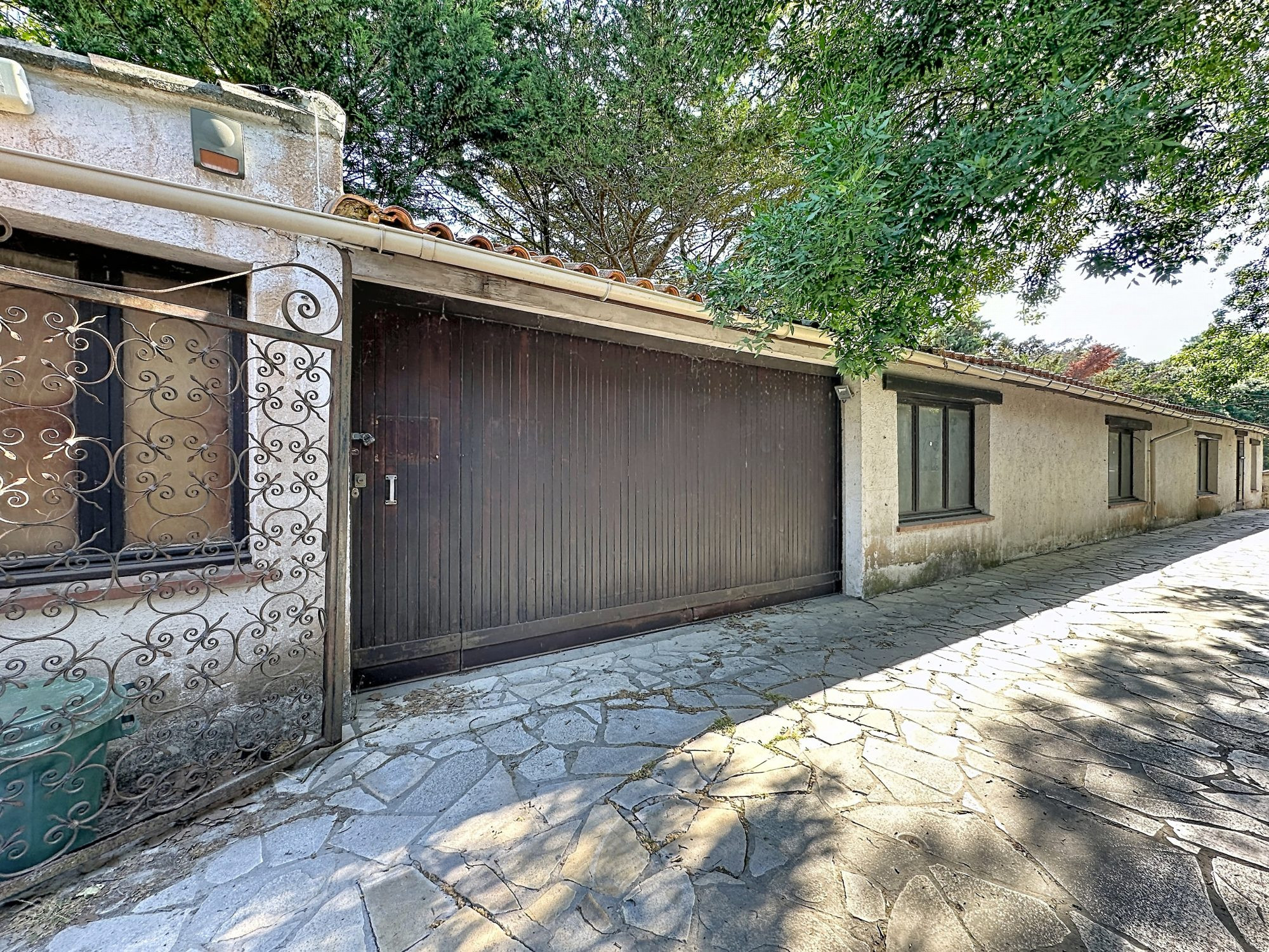 Large commercial space with offices 3
