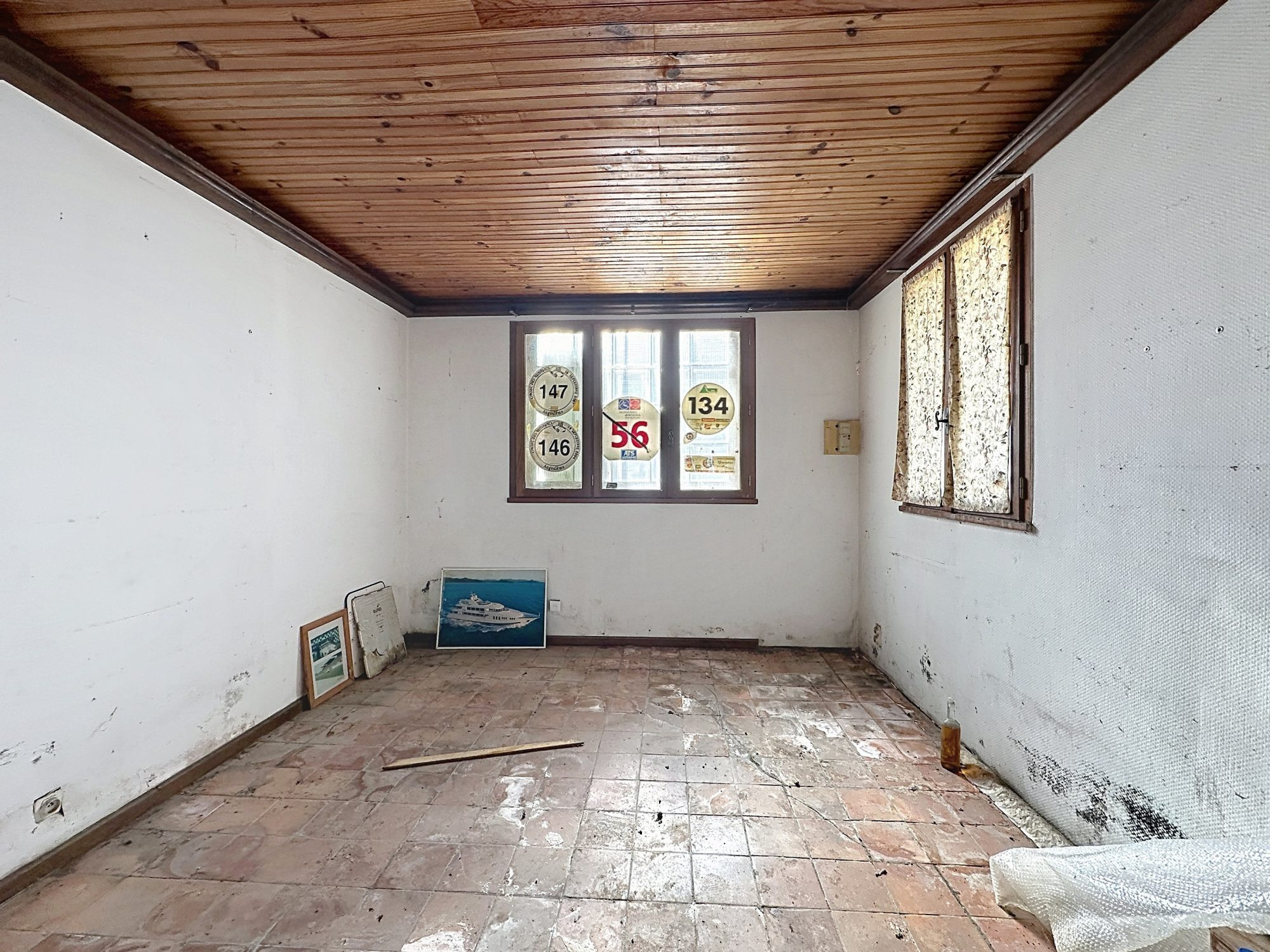 Large commercial space with offices 5