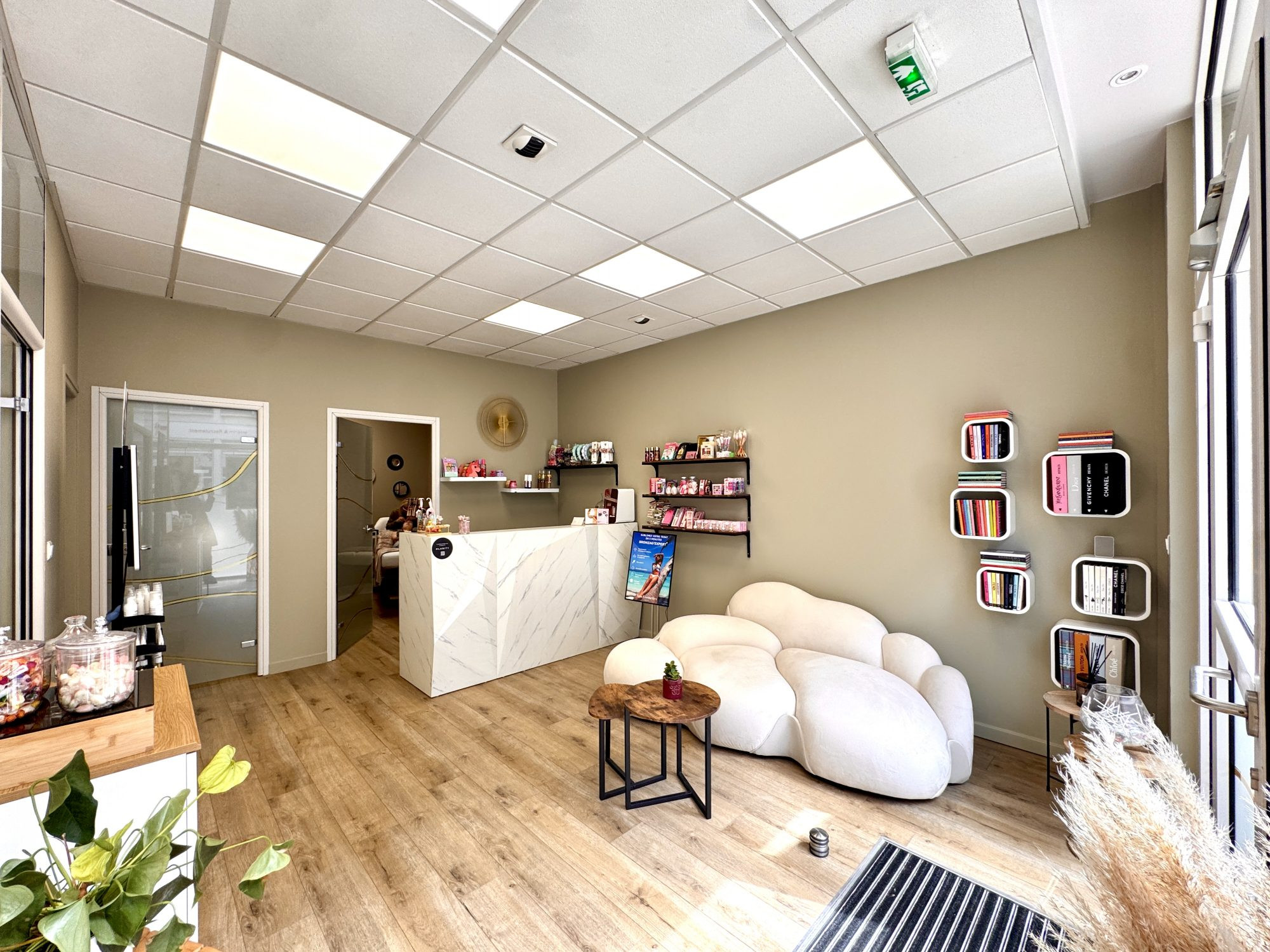 MURS COMMERCIAUX / LOCAL PROFESSIONNEL – 58 M² – BESANÇON CHAPRAIS – 3 À 4 BUREAUX – VISIBILITÉ PREMIUM