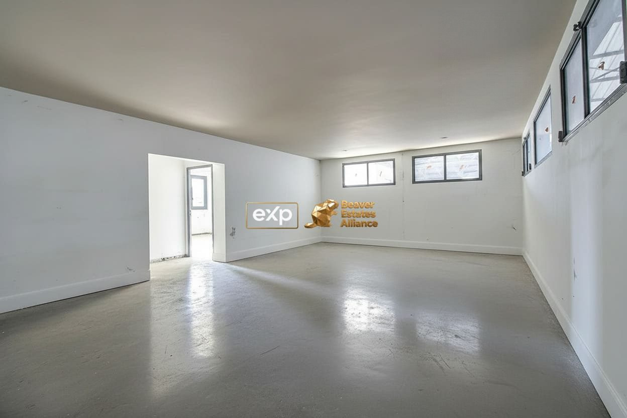 ORANGE 84100 - Murs de Bureaux & Stockage 140 m²