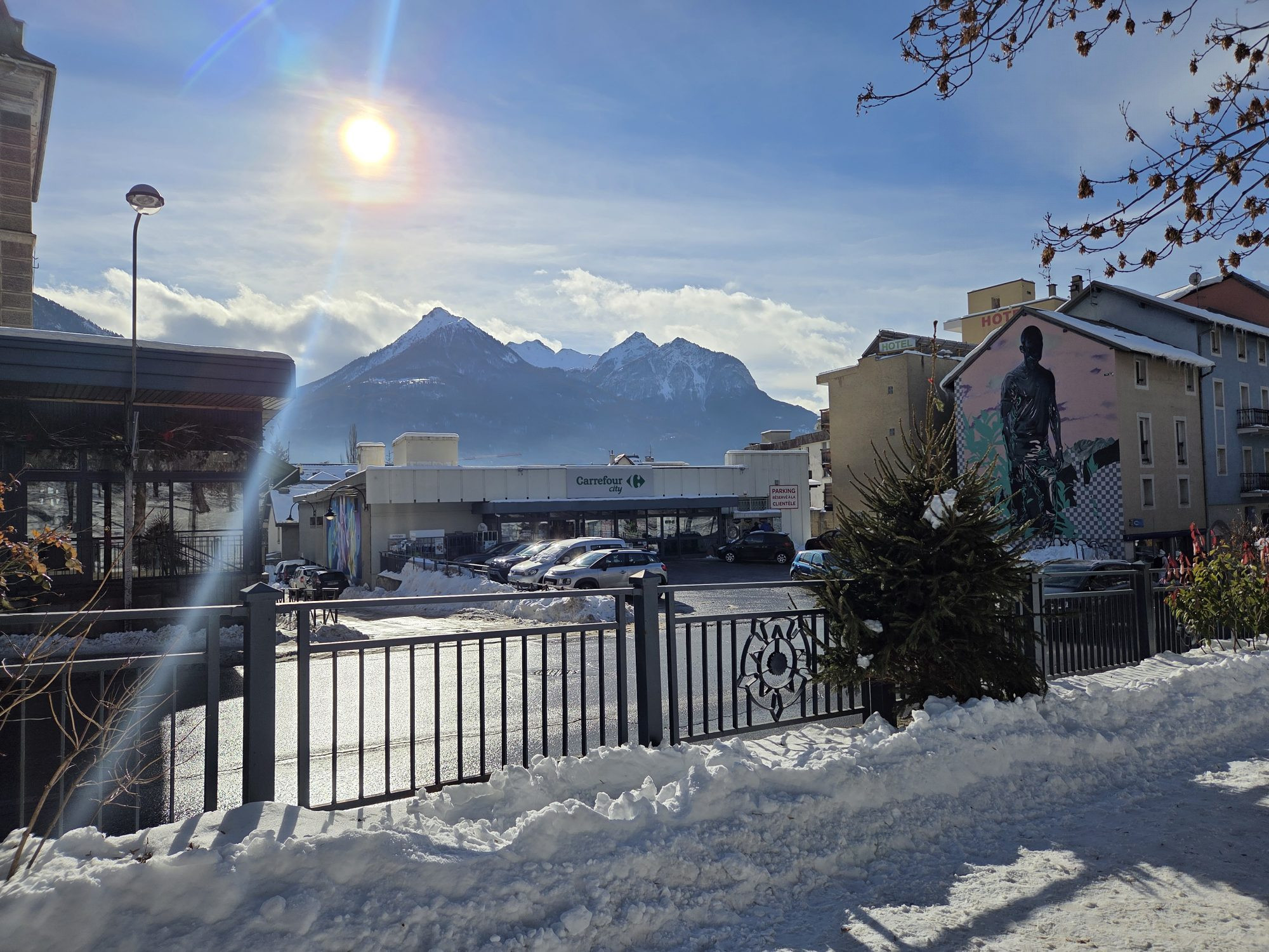 MURS COMMERCIAUX SUPERMARCHE · à Briançon · 1 200 m² · 1 275 000 €