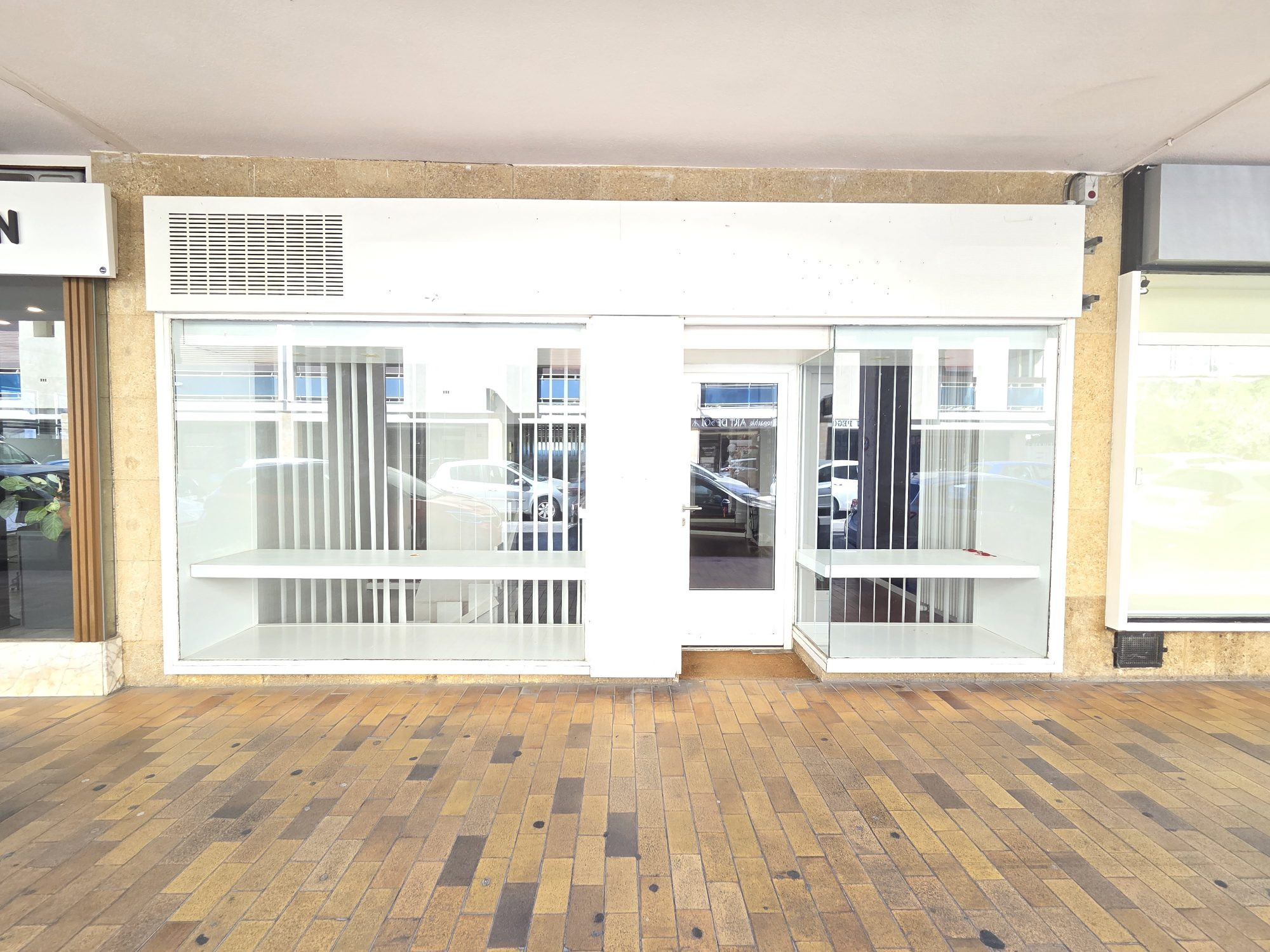 Local commercial 4 pièces 96 m² · à Hyères · 96 m² · 249 900 €