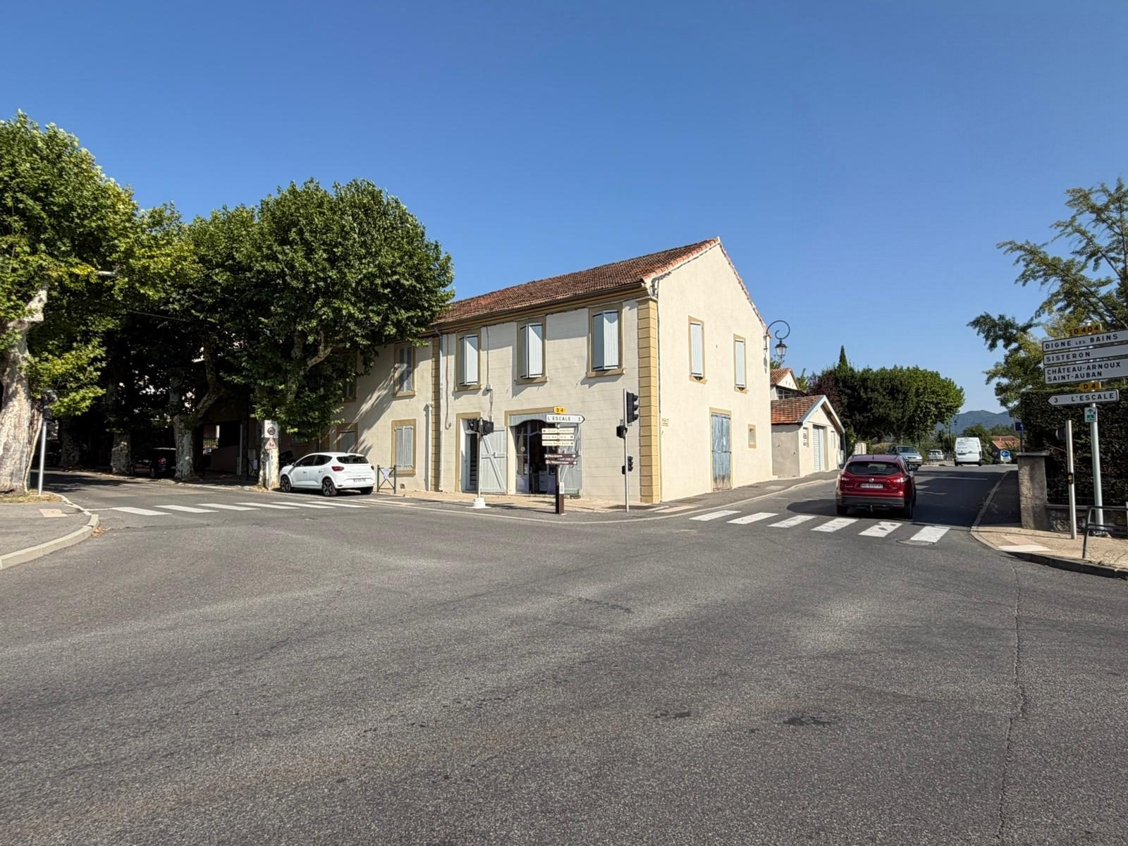 Immobilier pro à vendre à Volonne