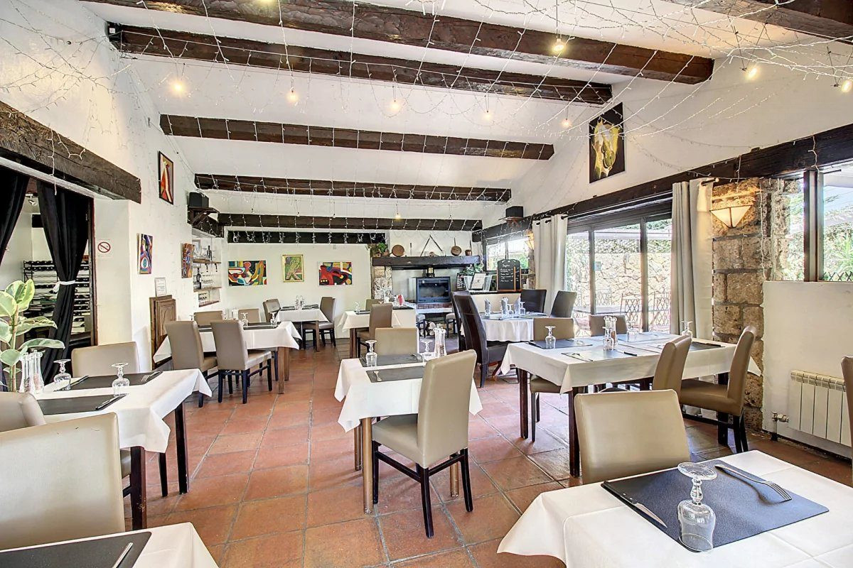 Murs commerciaux - Restaurant + Appartement 3 pièces