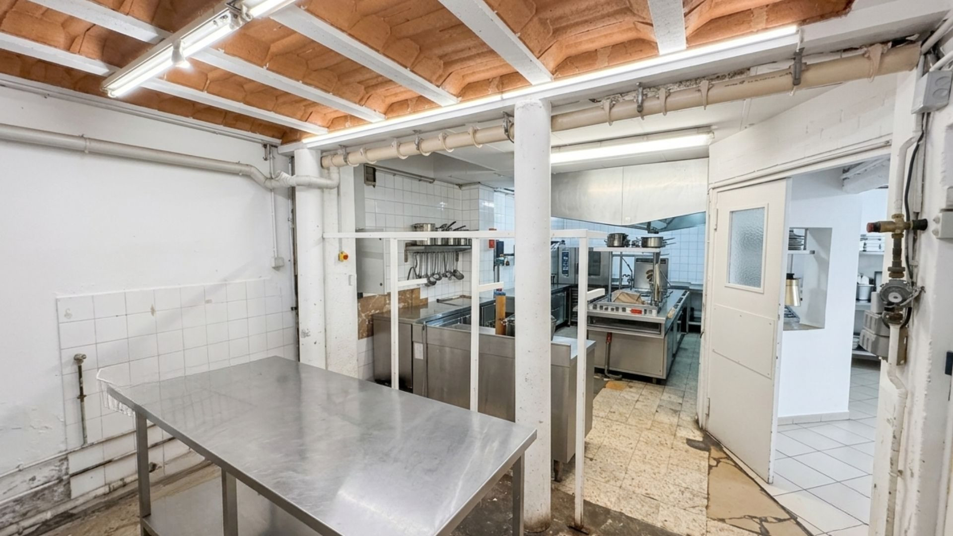 Murs d'un restaurant en hyper centre ville