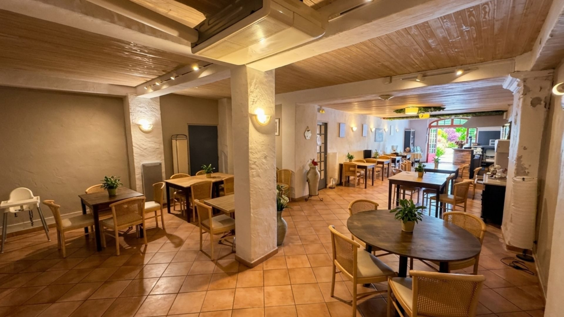 Murs d'un restaurant en hyper centre ville