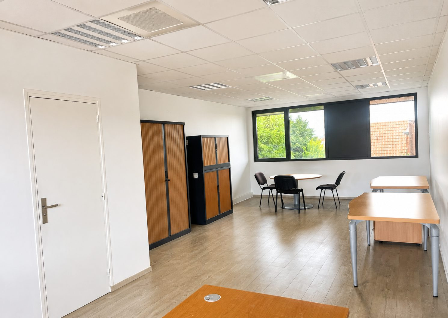 A vendre Bureau de 50 m² avec stationnement