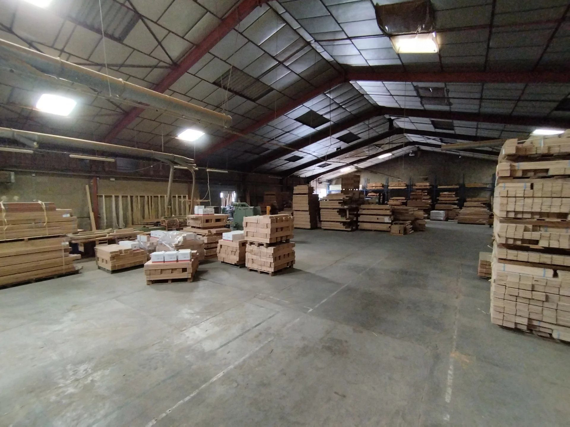 Bâtiments professionnels à vendre – Grand volume entre Cahors Sud et Montauban Nord