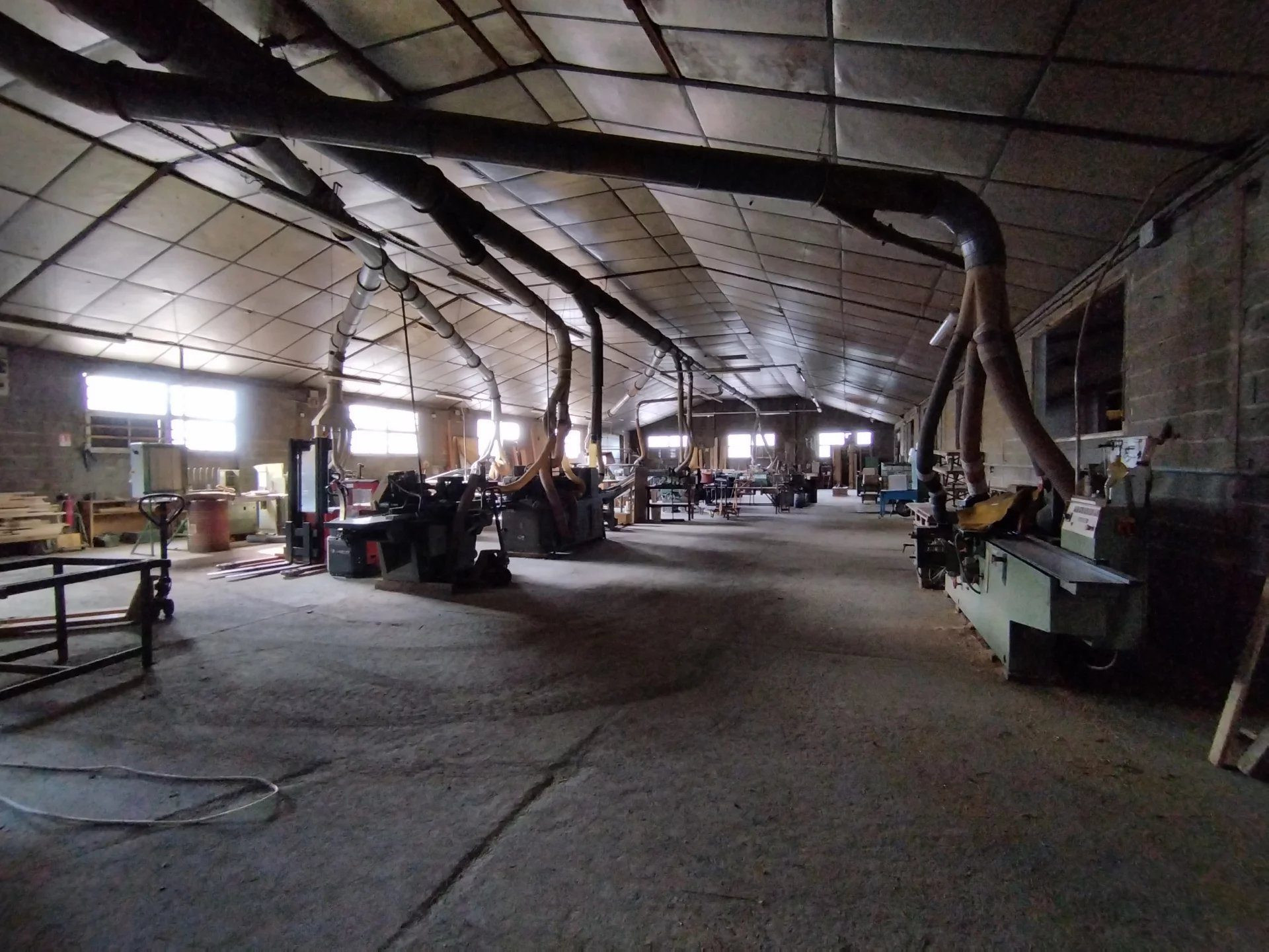 Bâtiments professionnels à vendre – Grand volume entre Cahors Sud et Montauban Nord