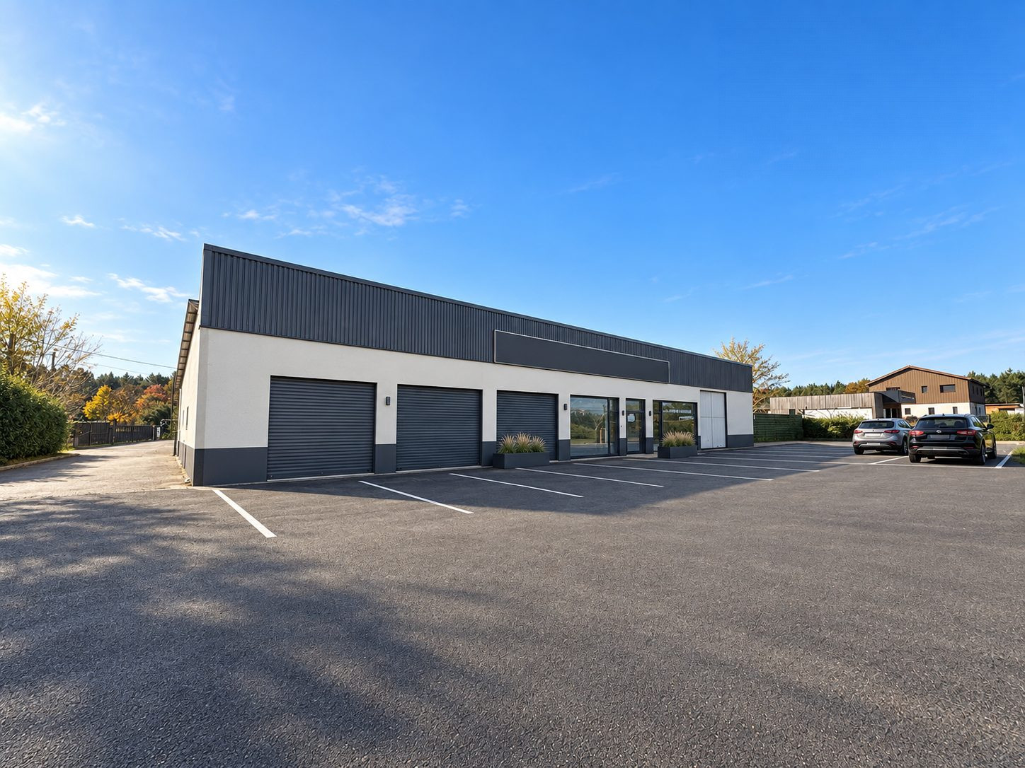 Local de 1700m² et 4000m² de terrain