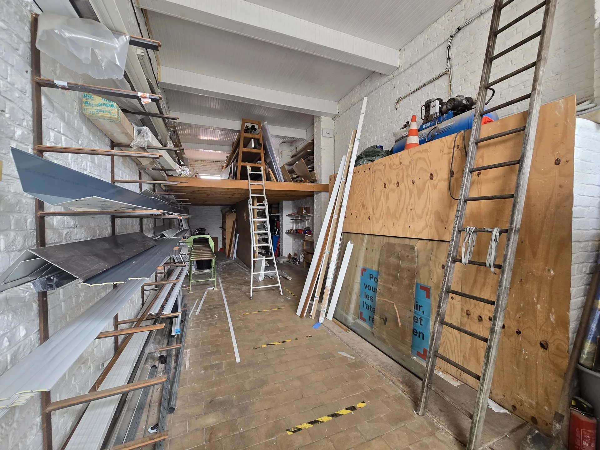 Local commercial 5 pièces 180 m² · à Lourches · 180 m² · 100 000 €