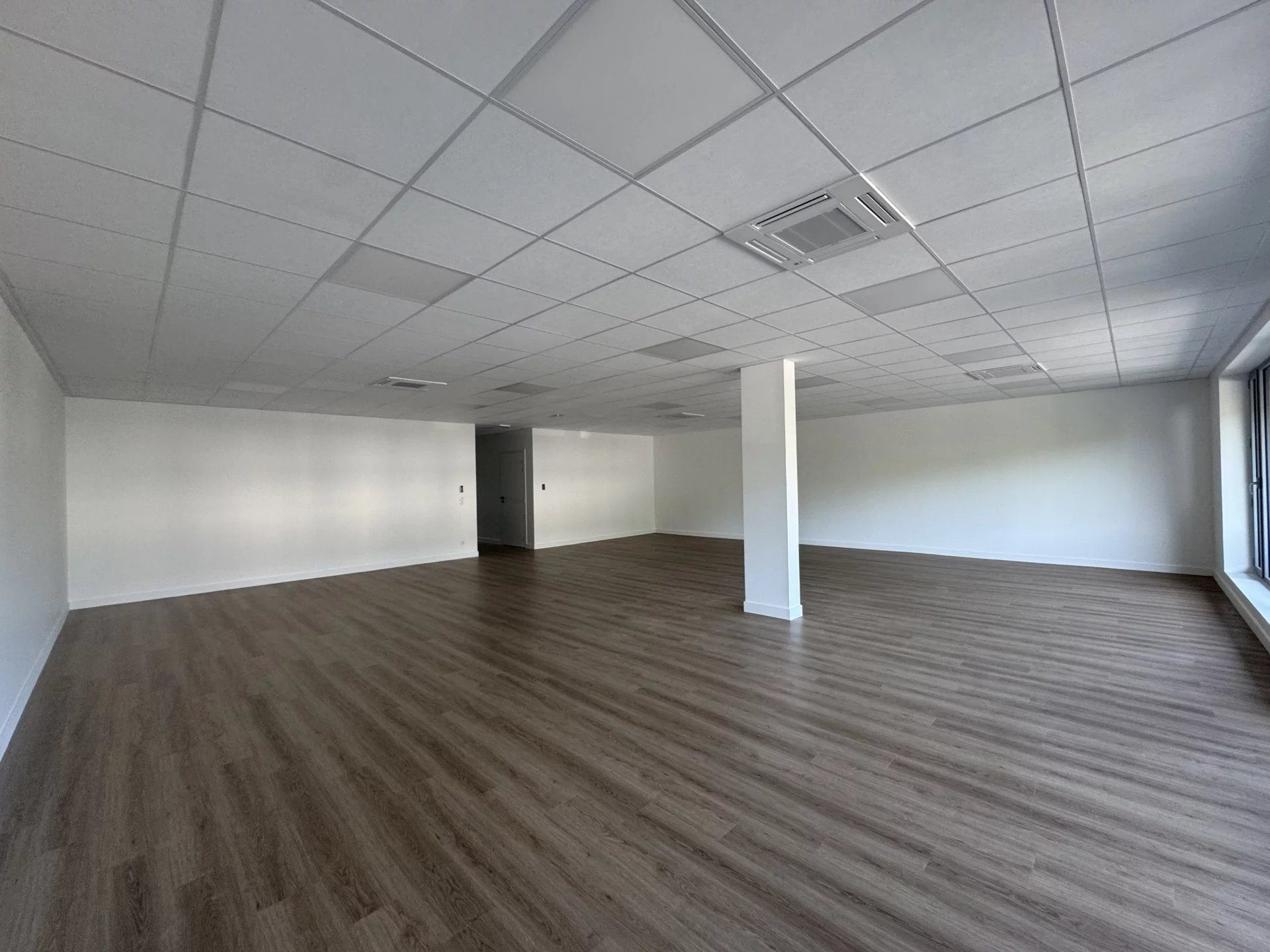 Parking 182 m² · à Argonay · 182 m² · 813 740 €