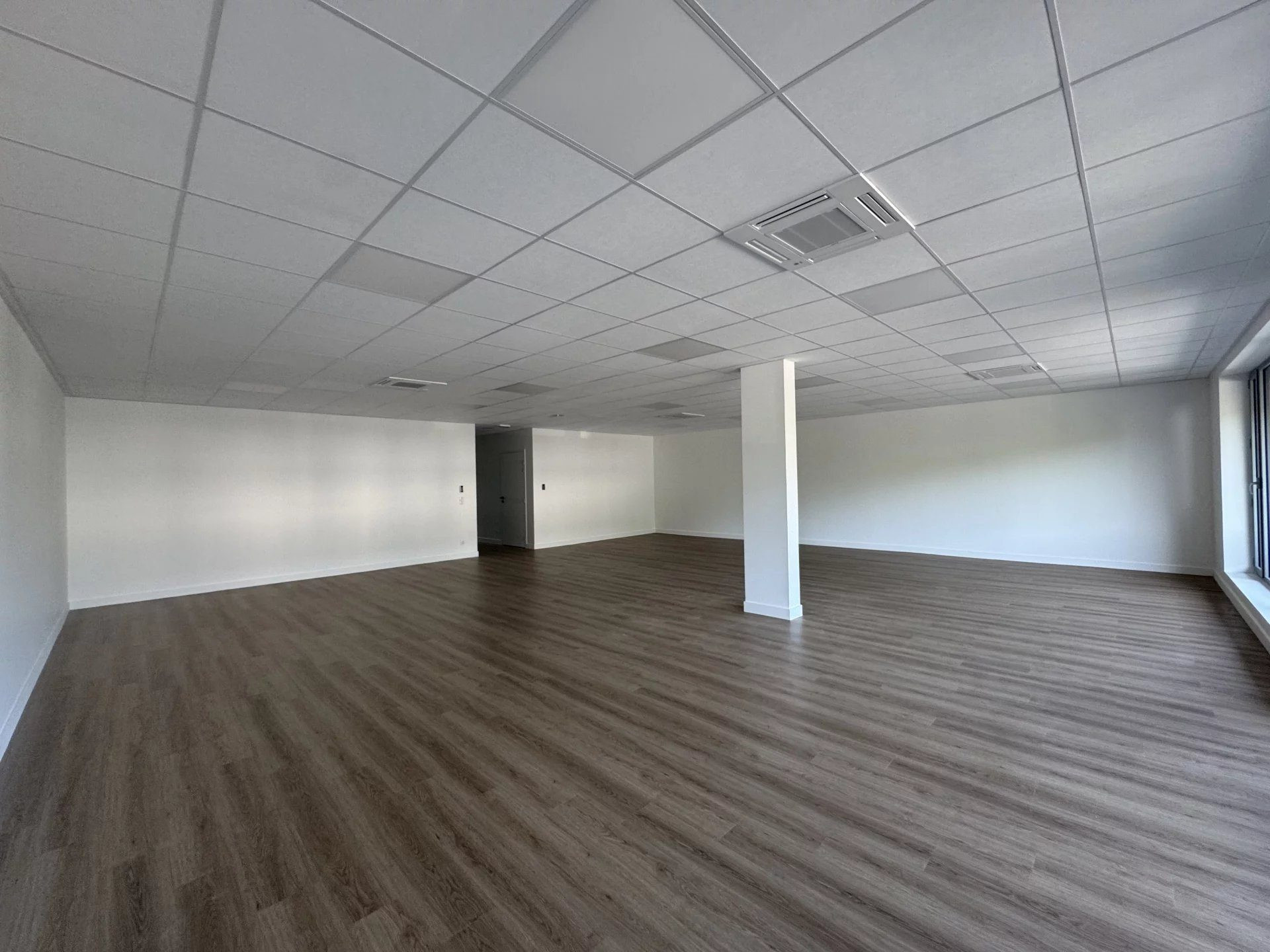 Parking 182 m² · à Argonay · 182 m² · 813 740 €