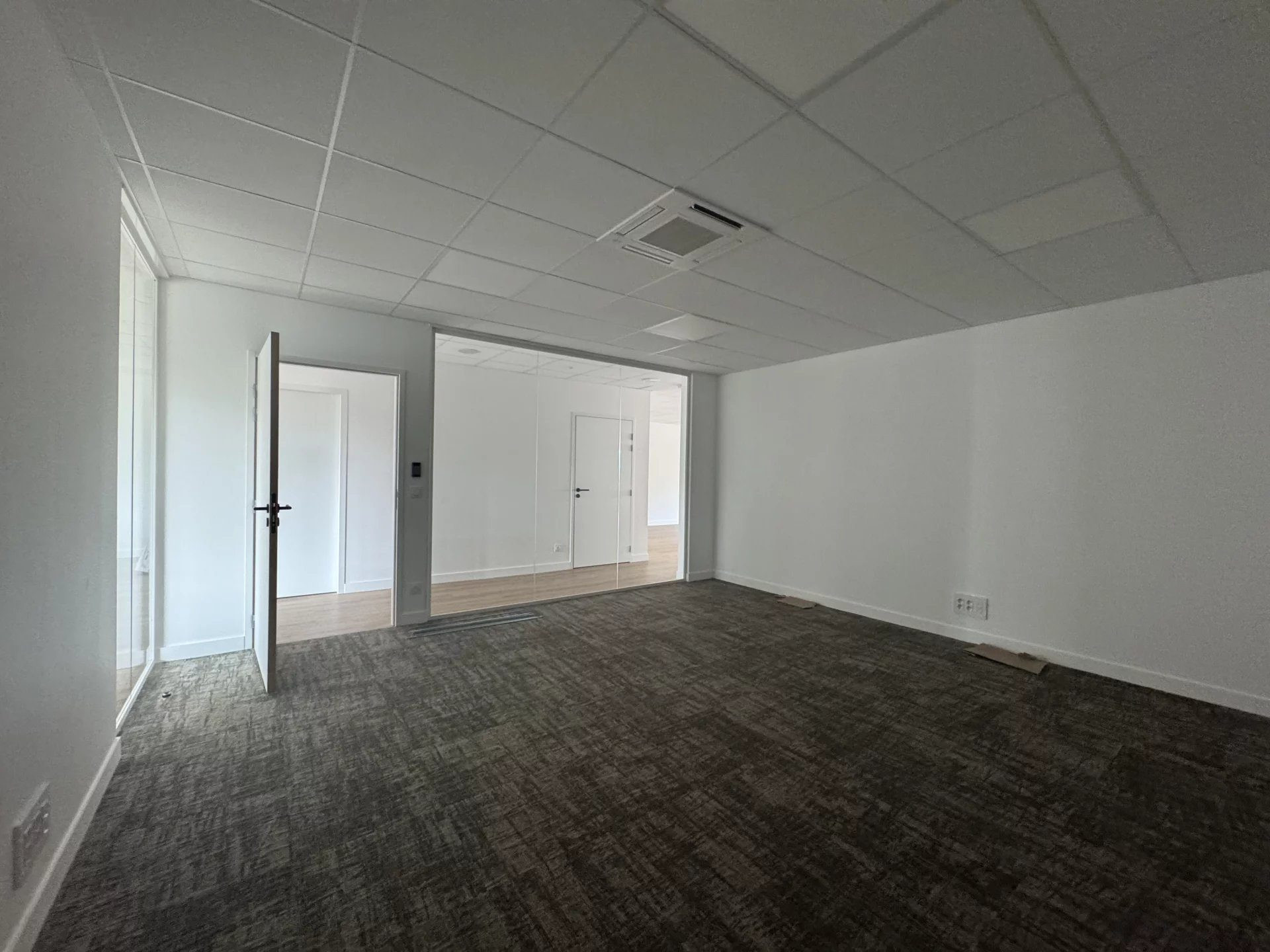 Parking 215 m² · à Argonay · 215 m² · 989 436 €