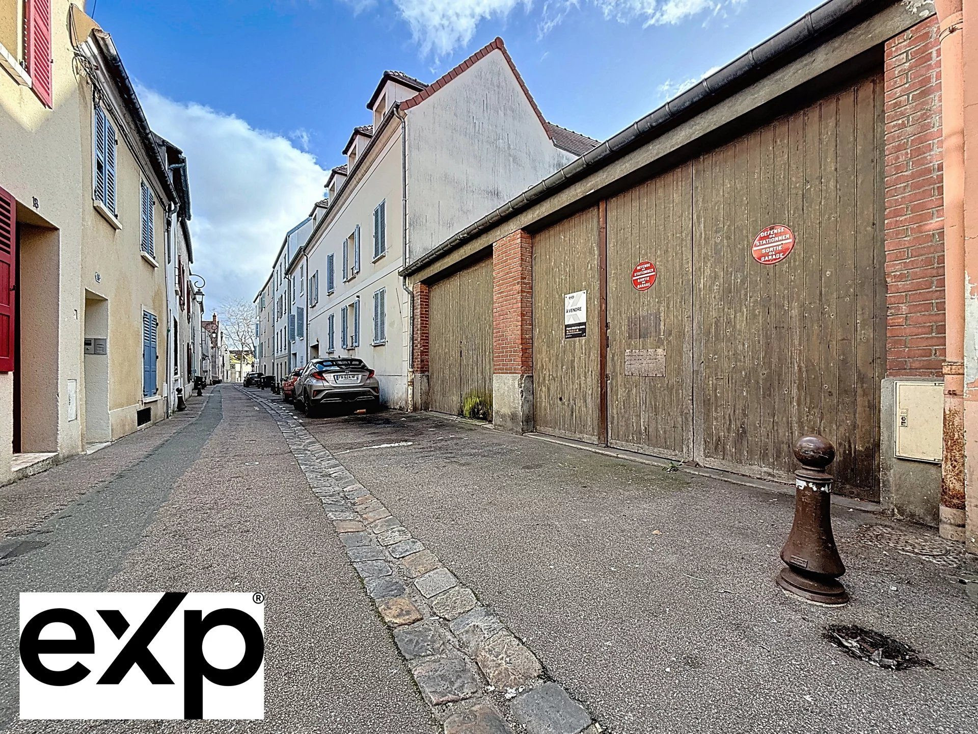 Mantes-la-Jolie – Characterful Warehouse in the Heart of the Historic Center