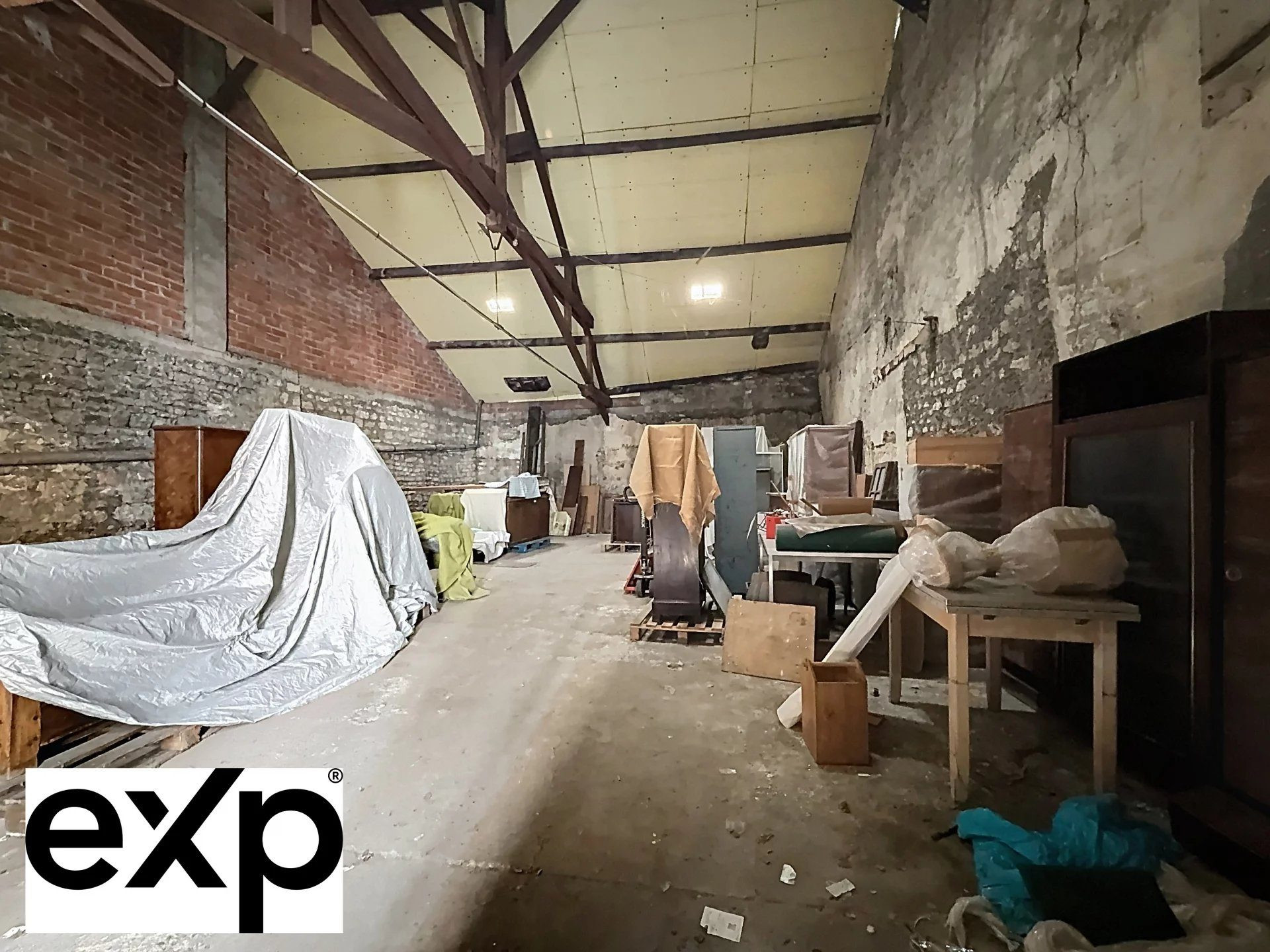 Mantes-la-Jolie – Characterful Warehouse in the Heart of the Historic Center 2