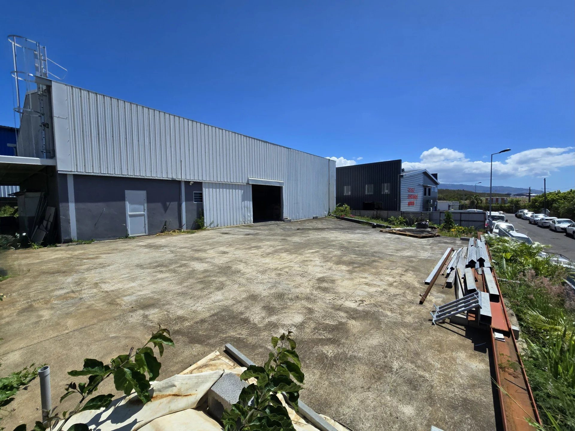 A VENDRE HANGAR ZONE DE LA MARE