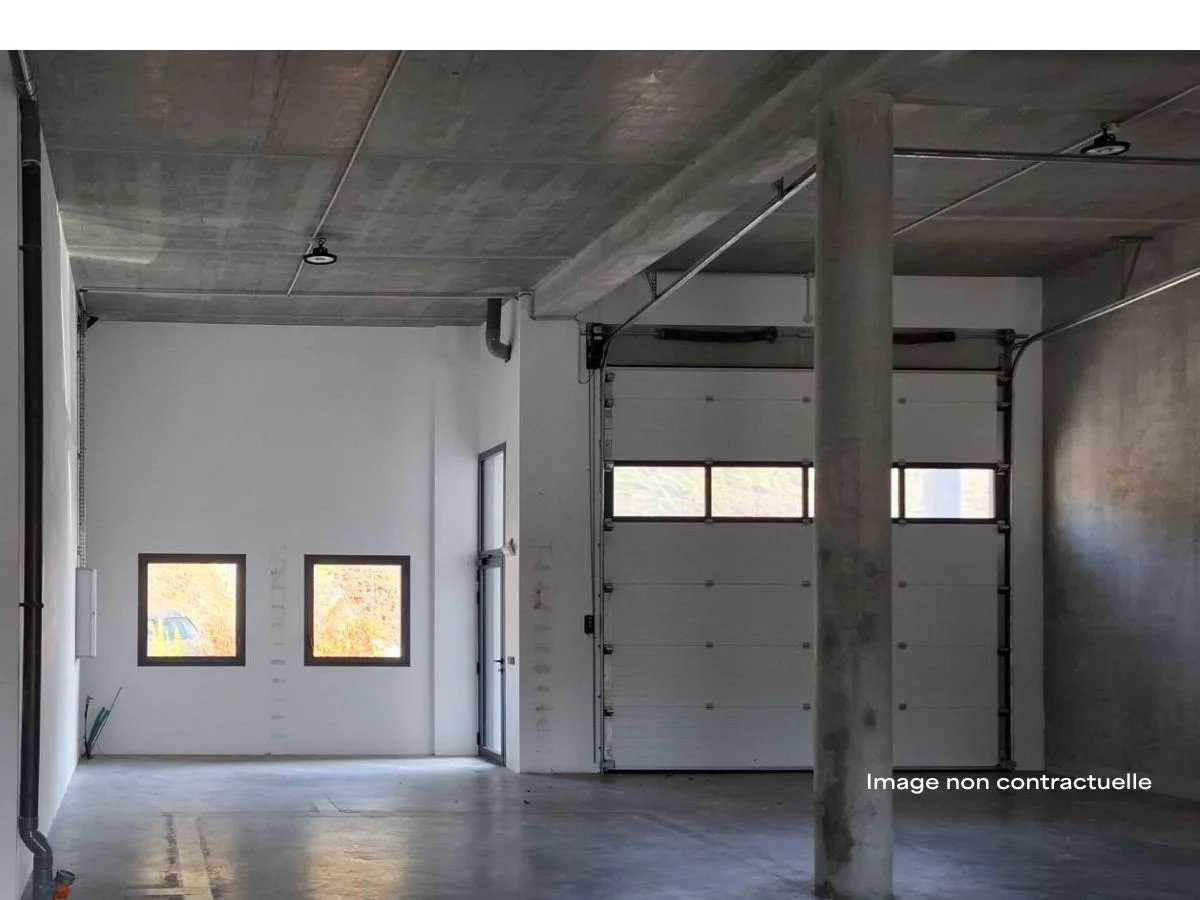 Local commercial 220 m² · à Poisy · 220 m² · 537 000 €