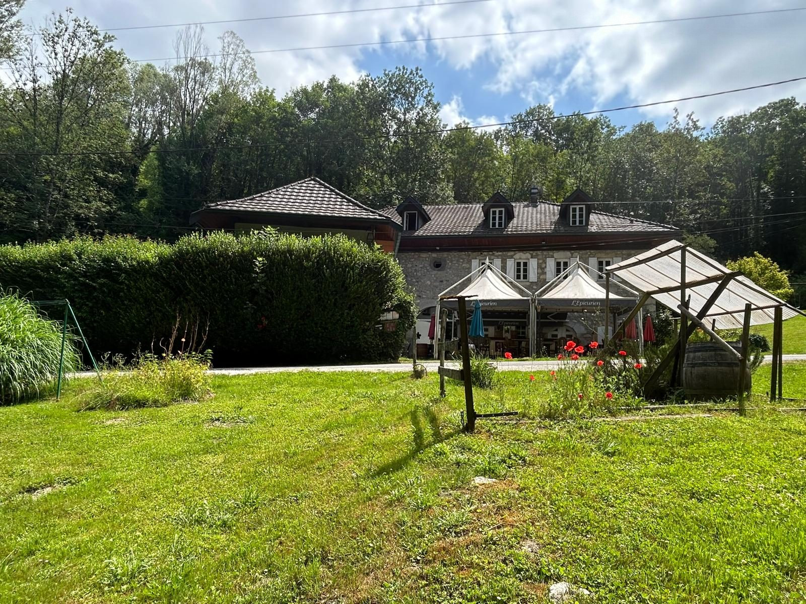 Local Commercial 20 pièces - 600 m²