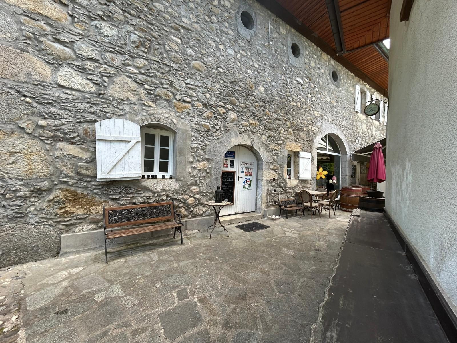 Local Commercial 20 pièces - 600 m²