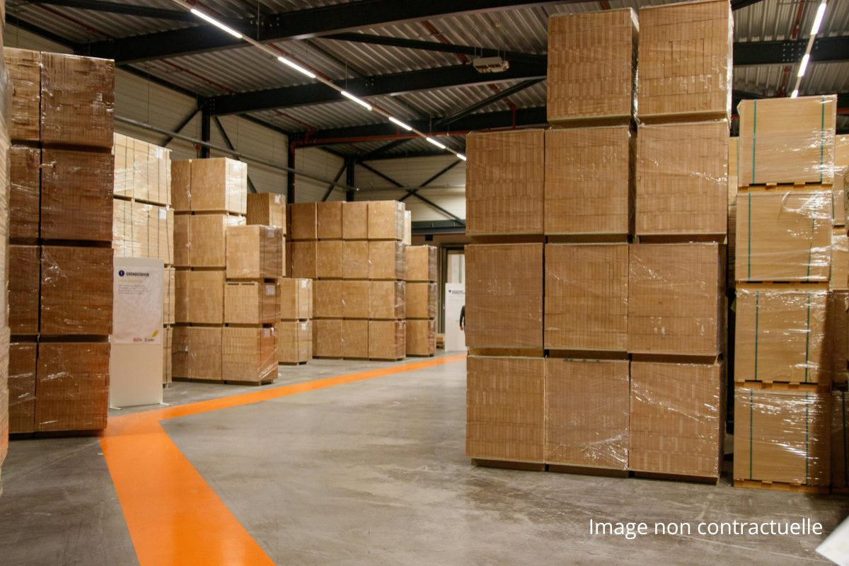 Local d’activité Annecy – secteur Pringy, 935 m² premium, libre, divisible, proche autoroute (DPE B)