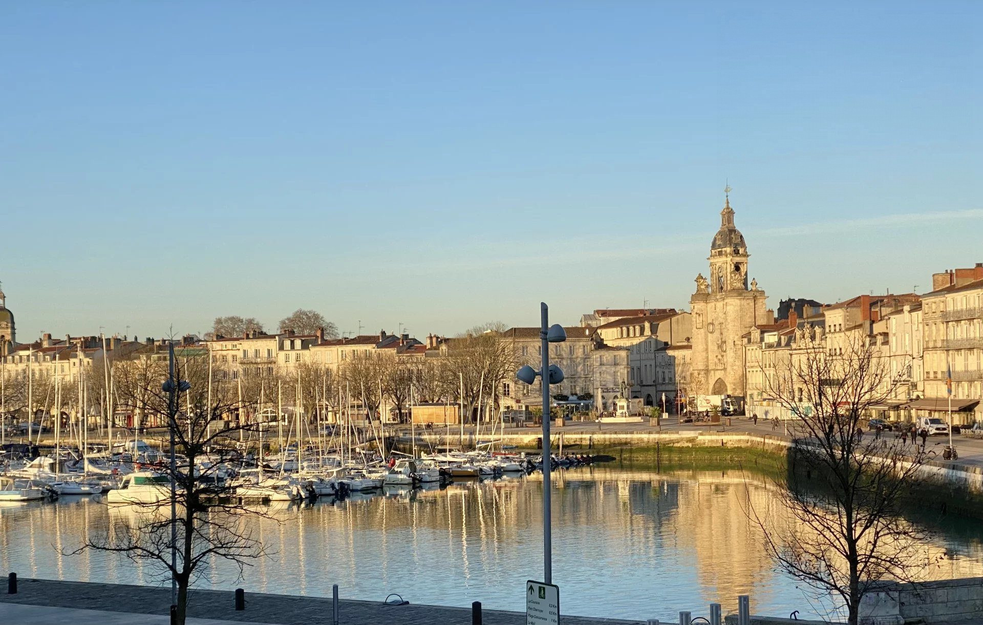 La Rochelle Vieux Port : murs commerciaux et licence IV · 100 m² · 420 000 €