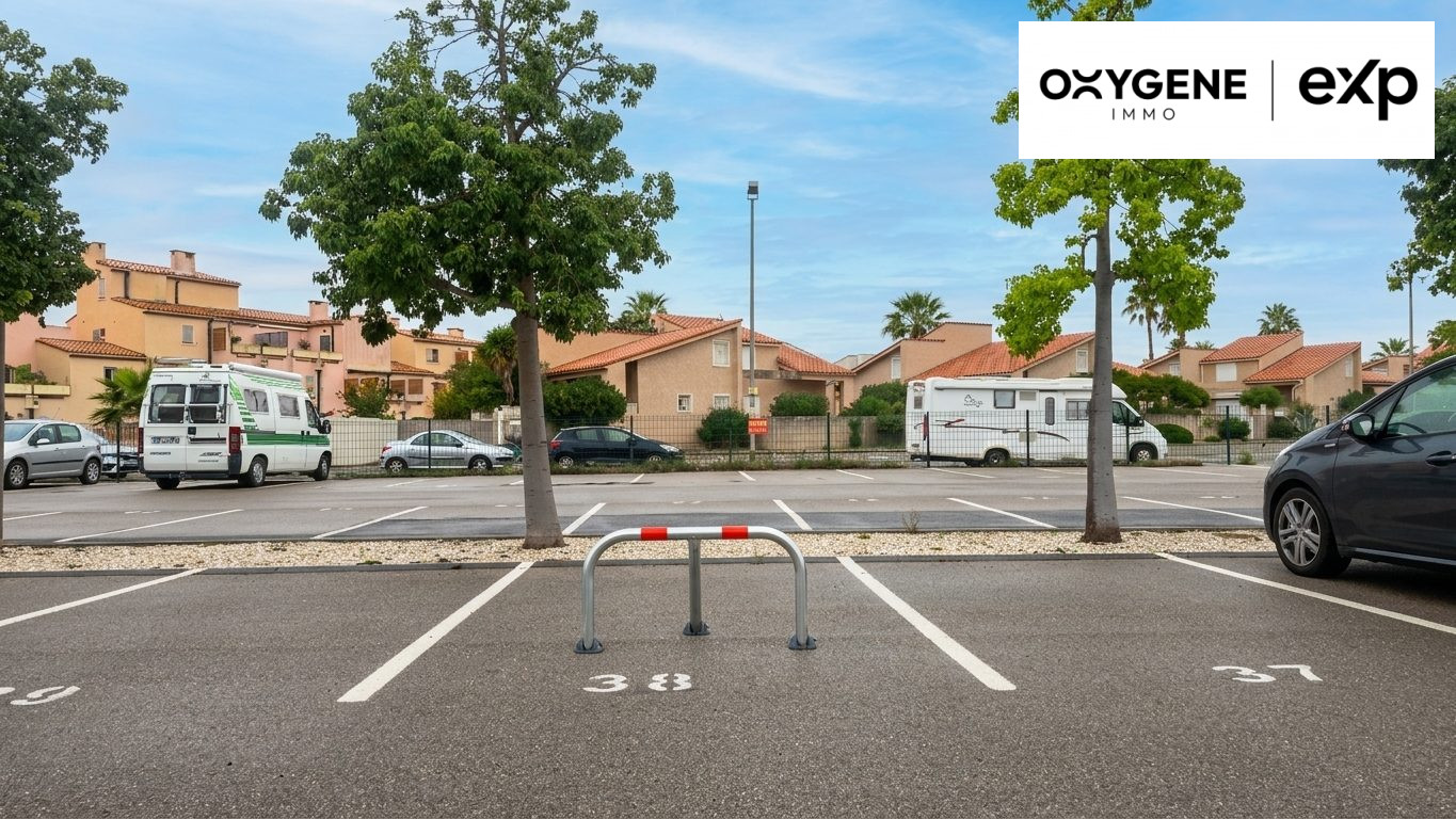 Place de parking sécurisée à vendre à Saint-Cyprien, à deux pas du port