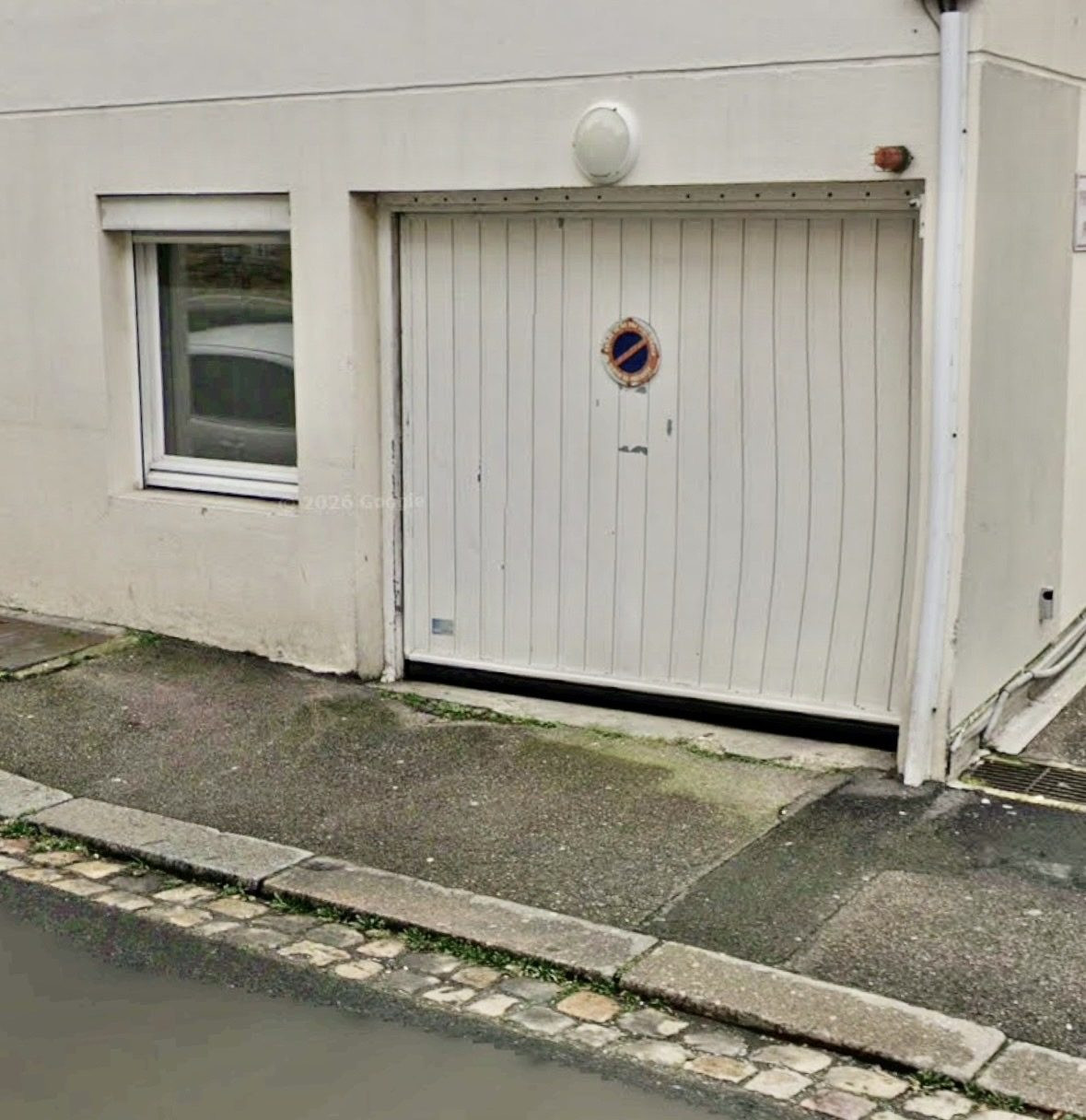 À vendre, box fermé de 13 m², dans garage collectif fermé