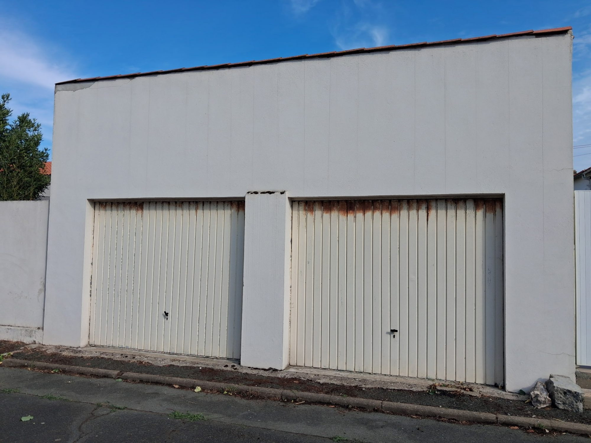 2 Garages
