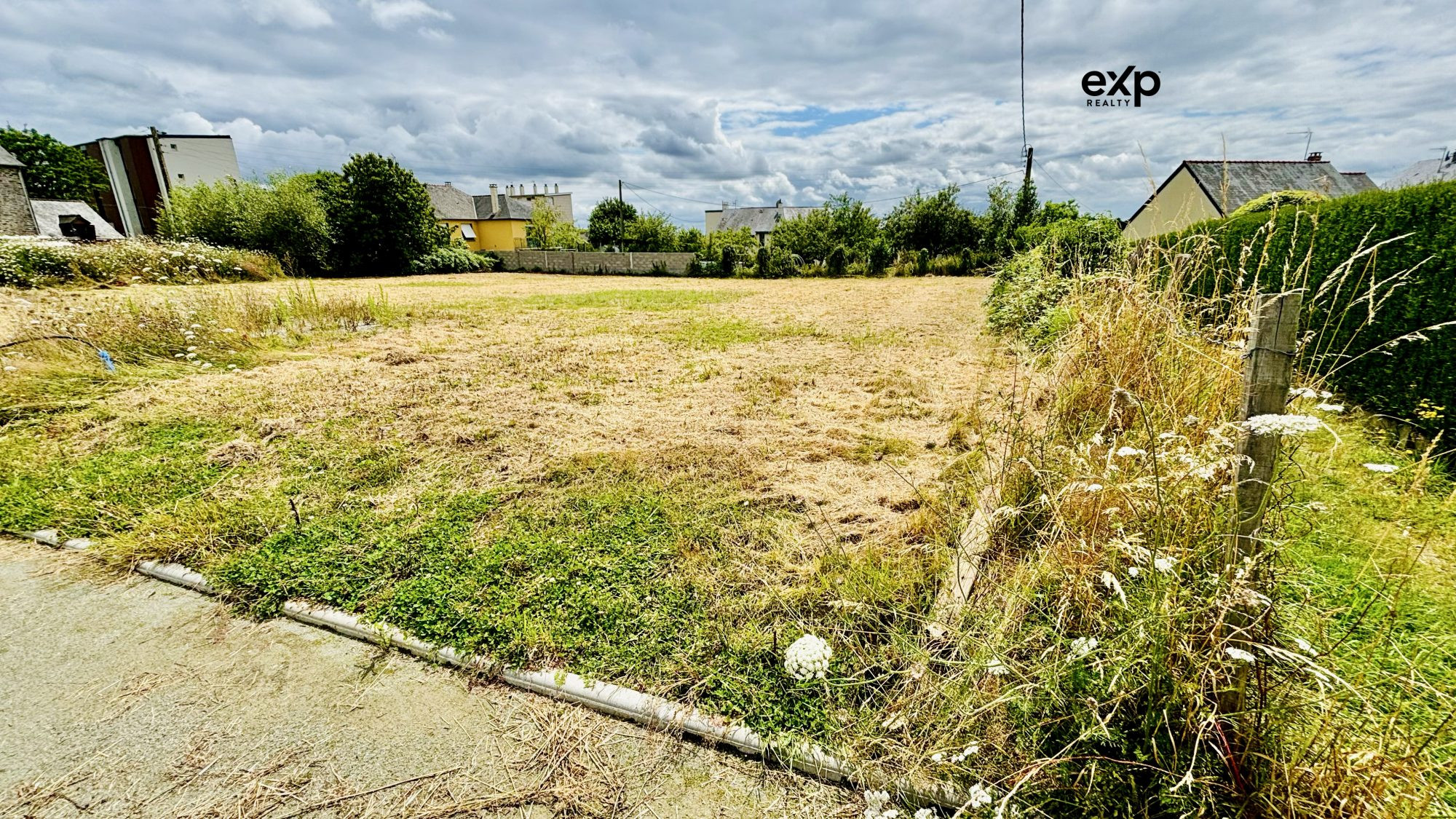 Land for sale in Mayenne