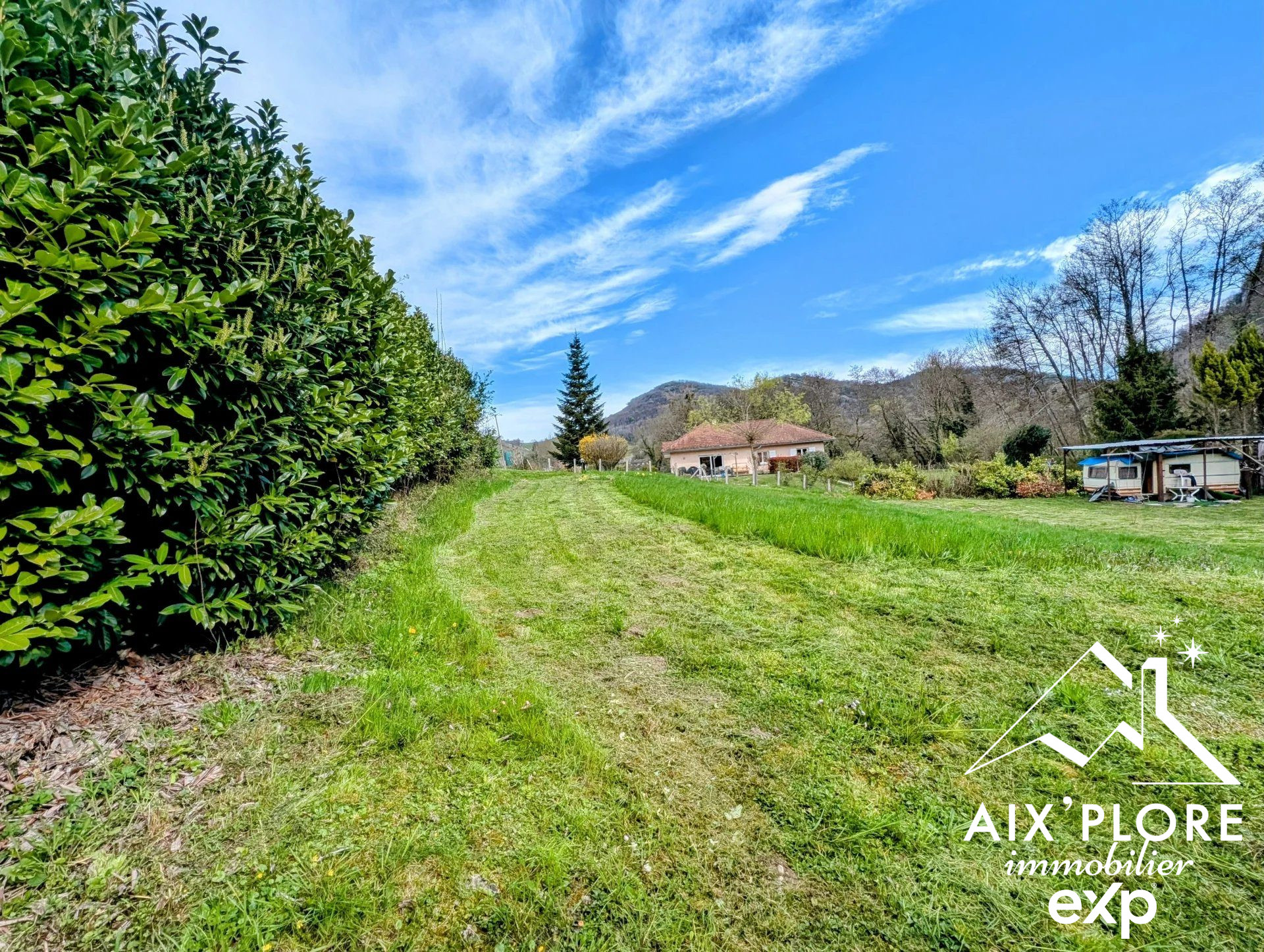 Terrain constructible - Cadre idyllique · à Lucey · 140 000 €