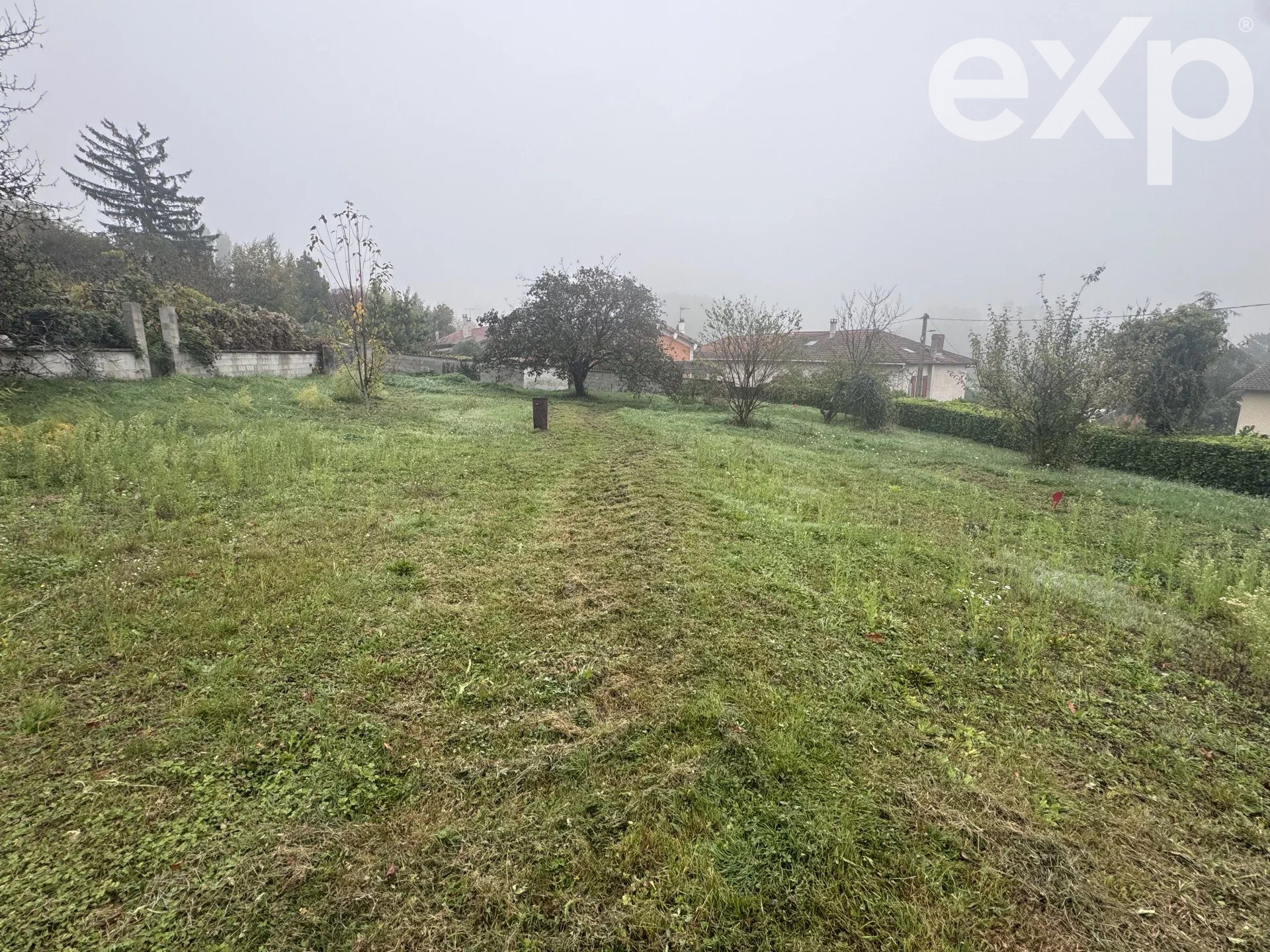 Terrain 803m2 au centre de Oytier Sr Oblas · à Oytier-Saint-Oblas · 159 000 €