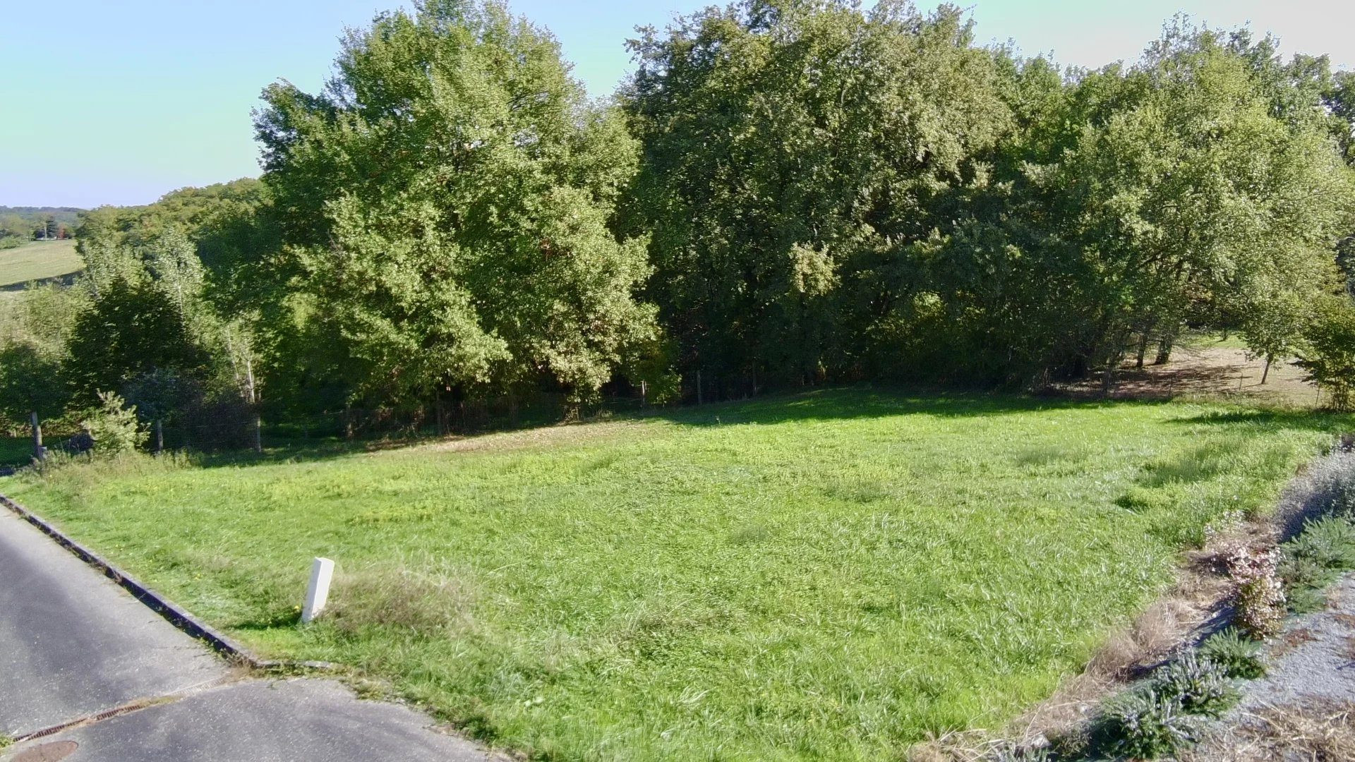 Terrain 1011 m² · à Aubiac · 1 011 m² · 78 000 €