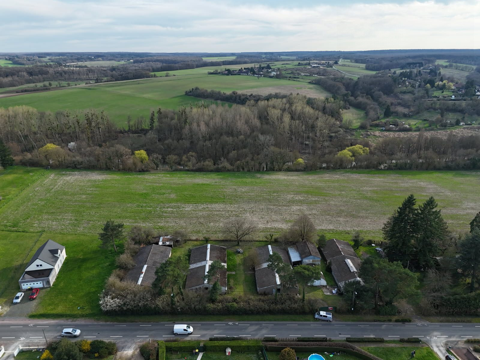 Terrain constructible à GENILLÉ (37460) de 3 000 m² environ.