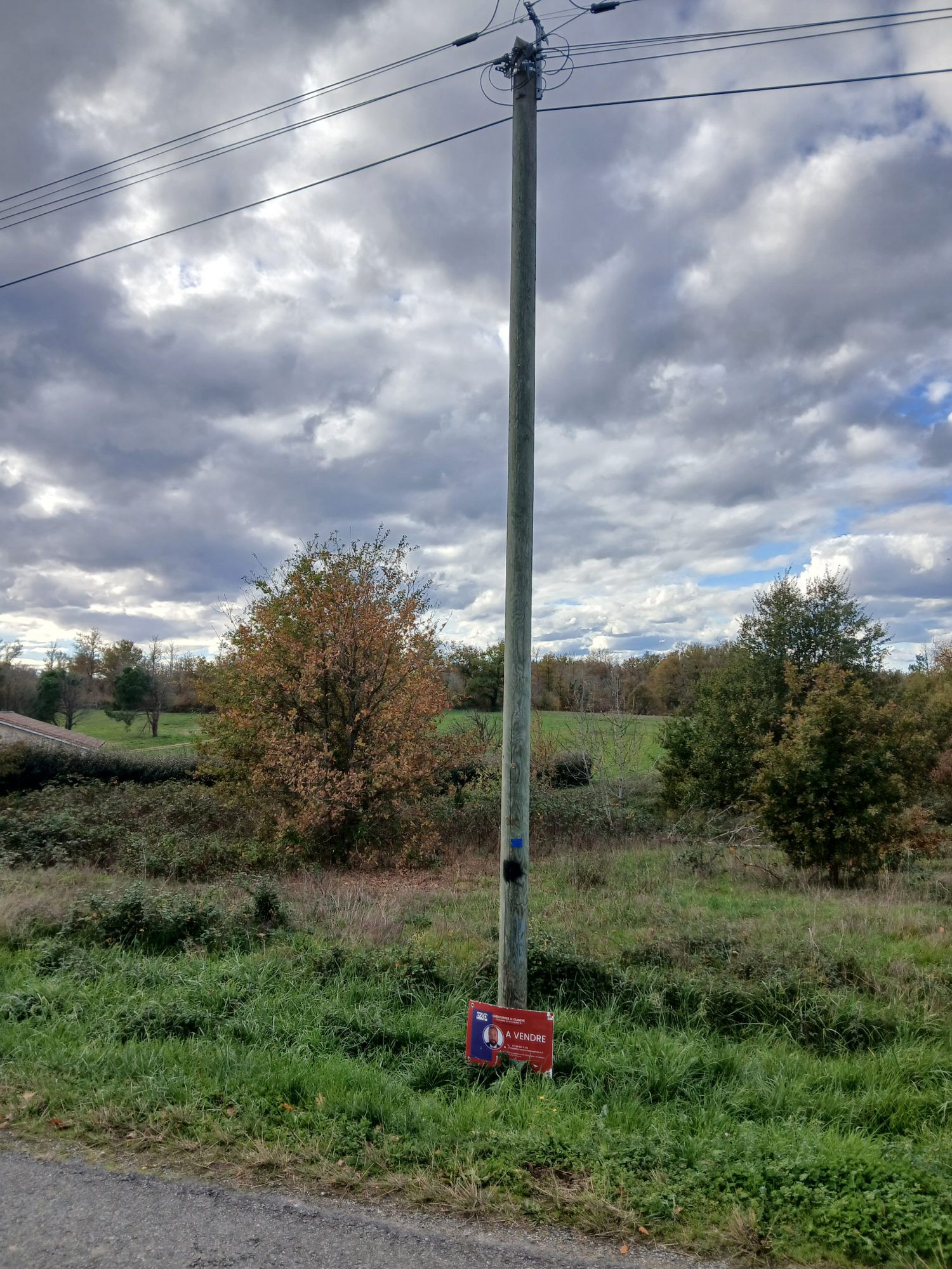 Superb 5,337 m² land plot, 1,909 m² buildable, in a peaceful setting. 3