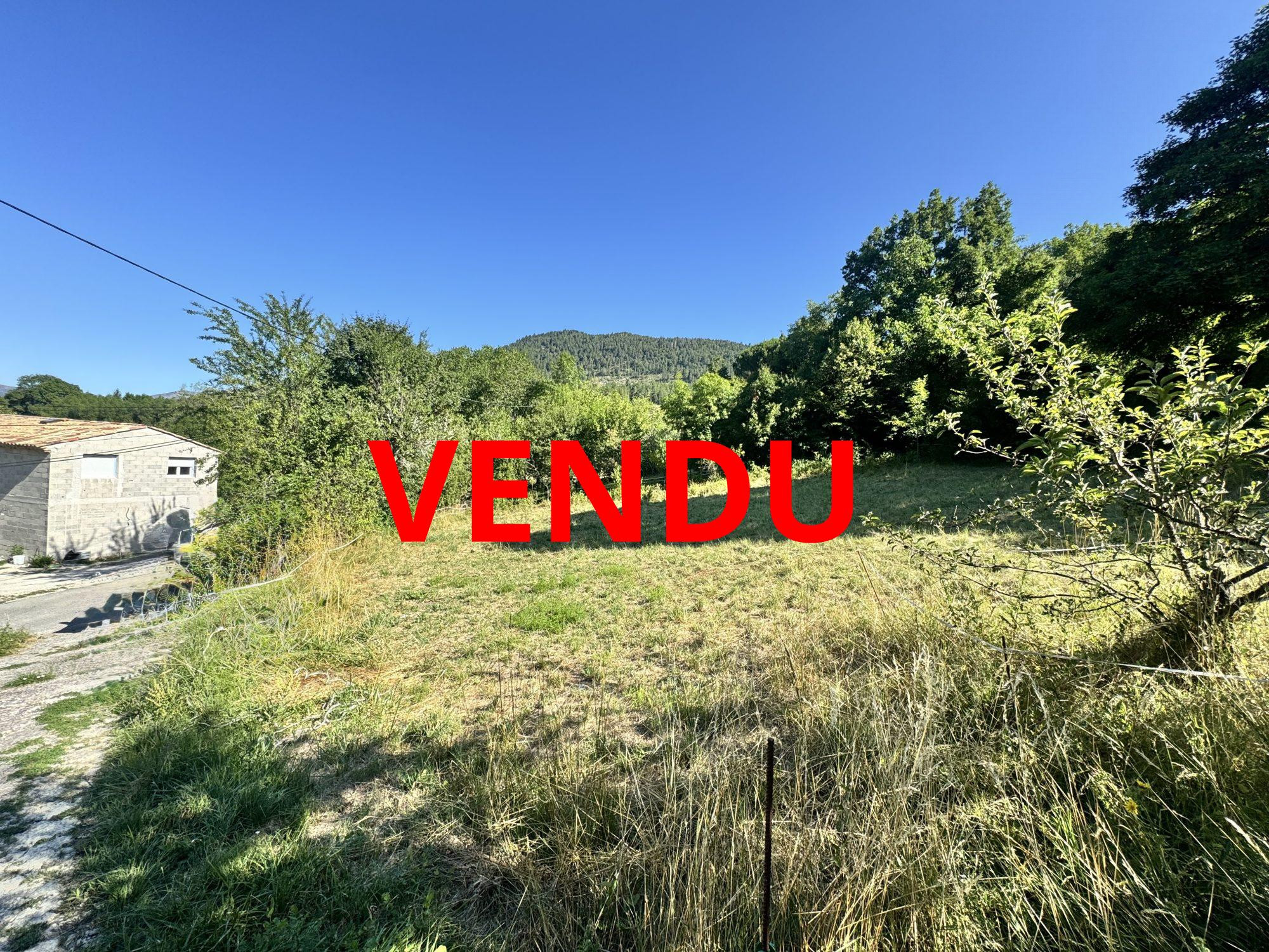 La garde , gorges du verdon , un terrain de 920 M2 costructible