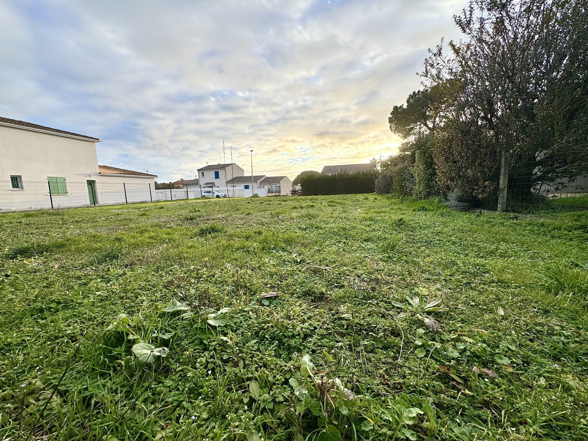 "Terrain constructible rare à 300 mètres de plage - Opportunité exclusive" · à Vaux-sur-Mer · 395 000 €