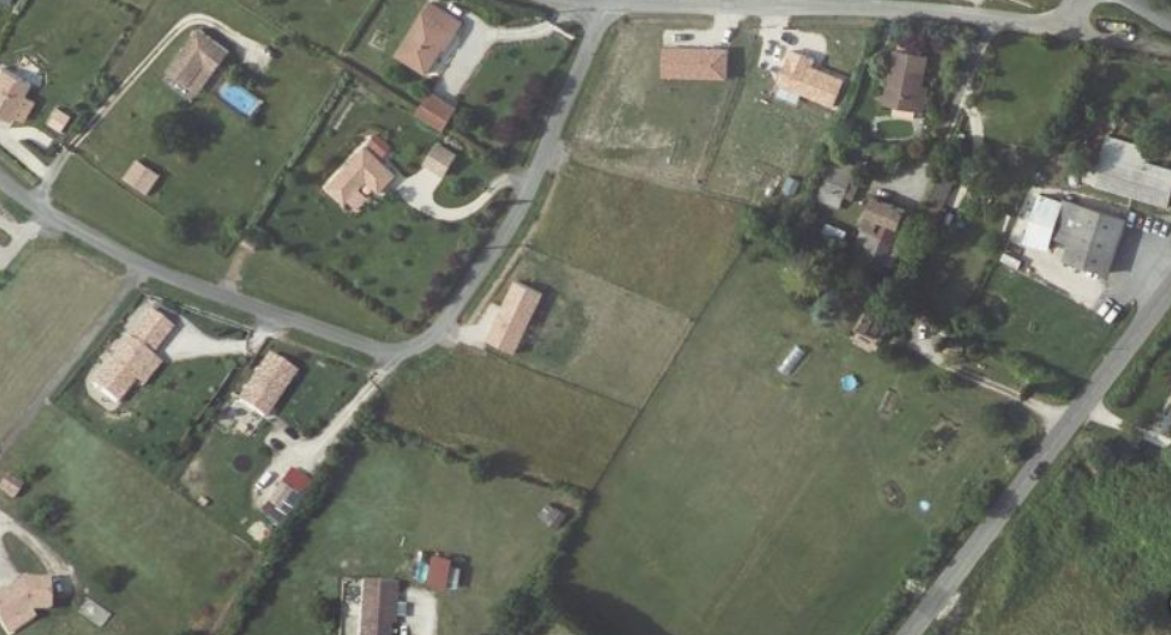 Terrain constructible plat · à Castelnau Montratier-Sainte Alauzie · 33 000 €