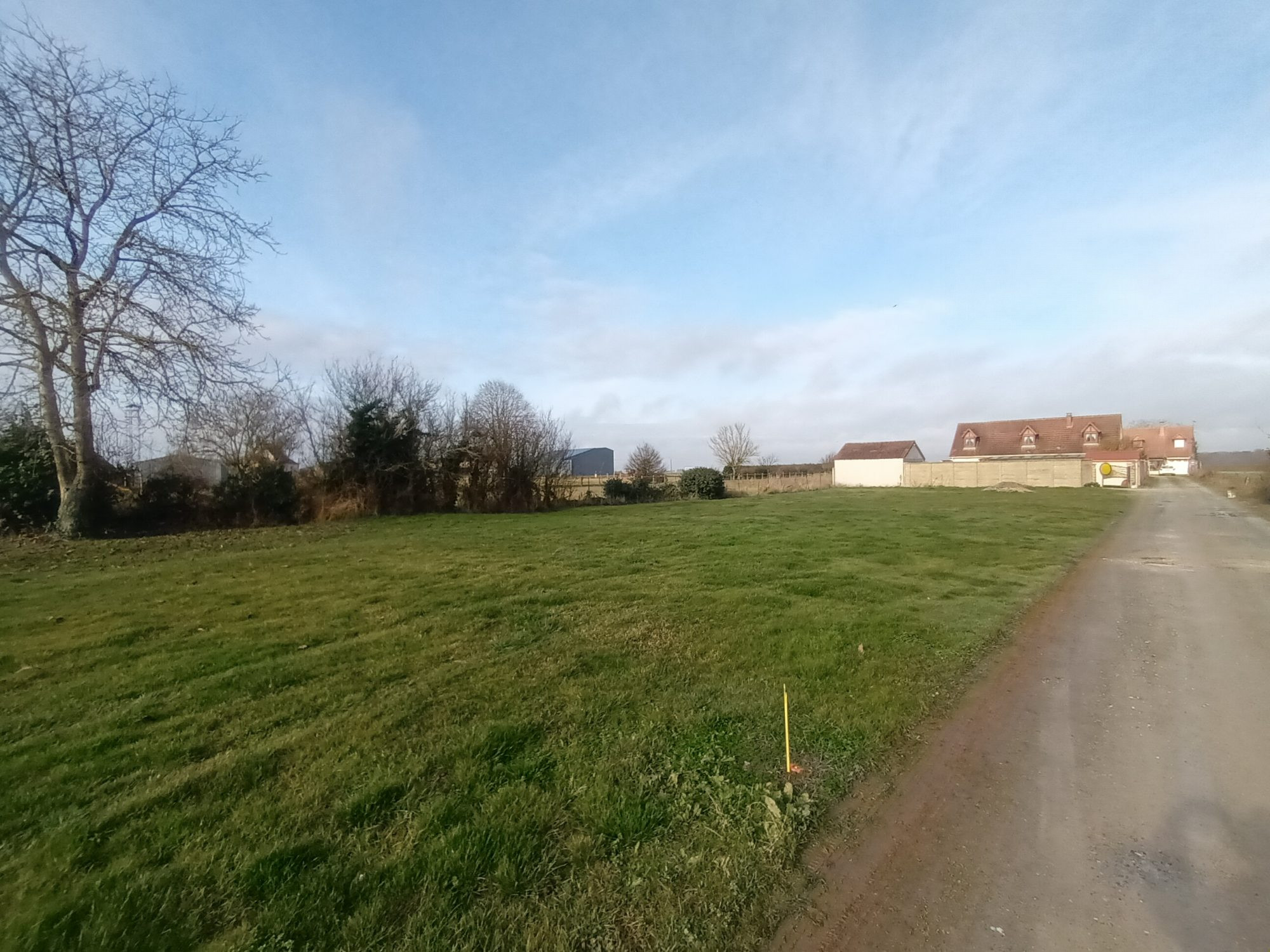 Terrain constructible de 864 m² – Calme et situation stratégique – Trinay (45410)
