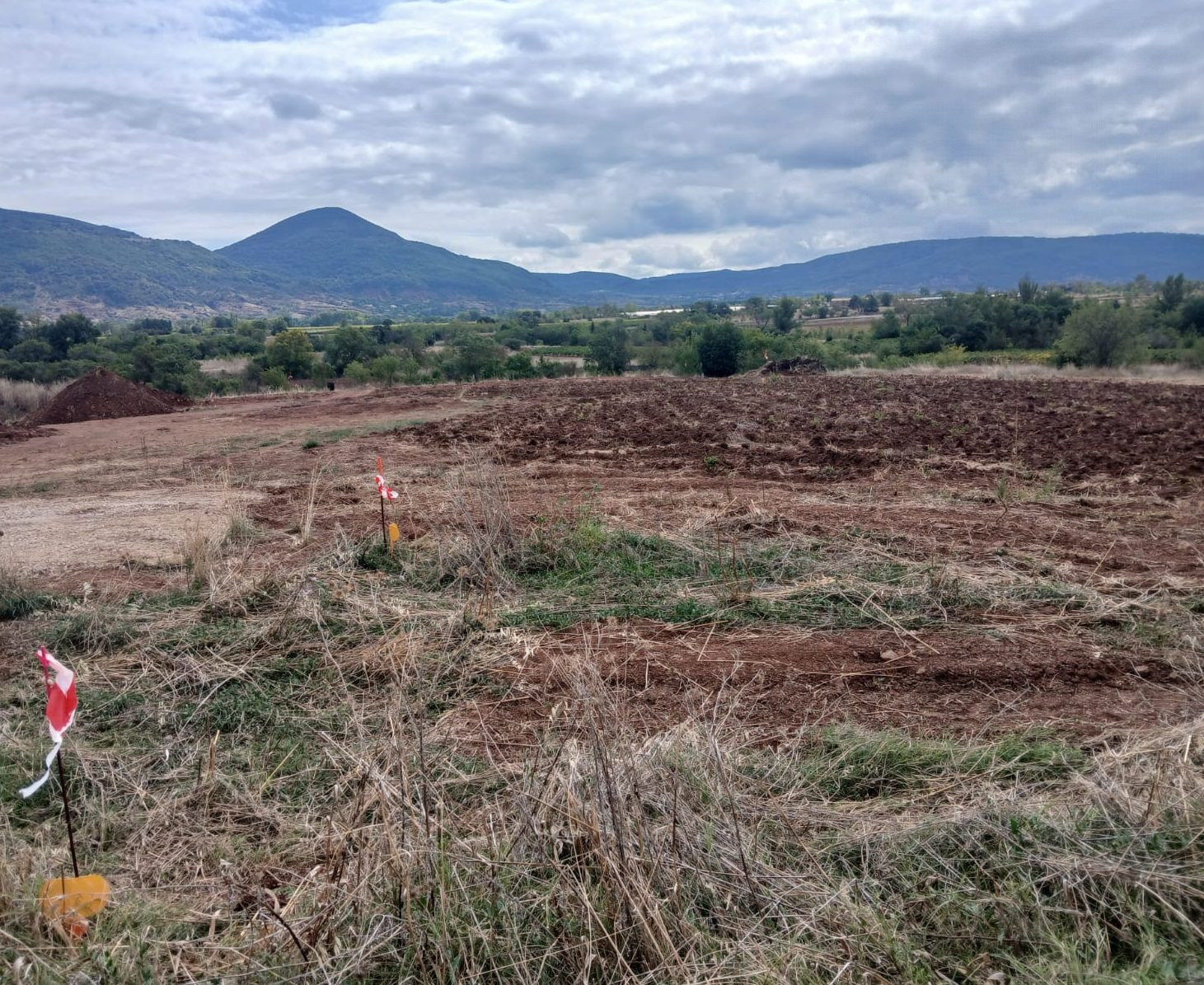 TERRAIN CONSTRUCTIBLE · à Octon · 290 000 €