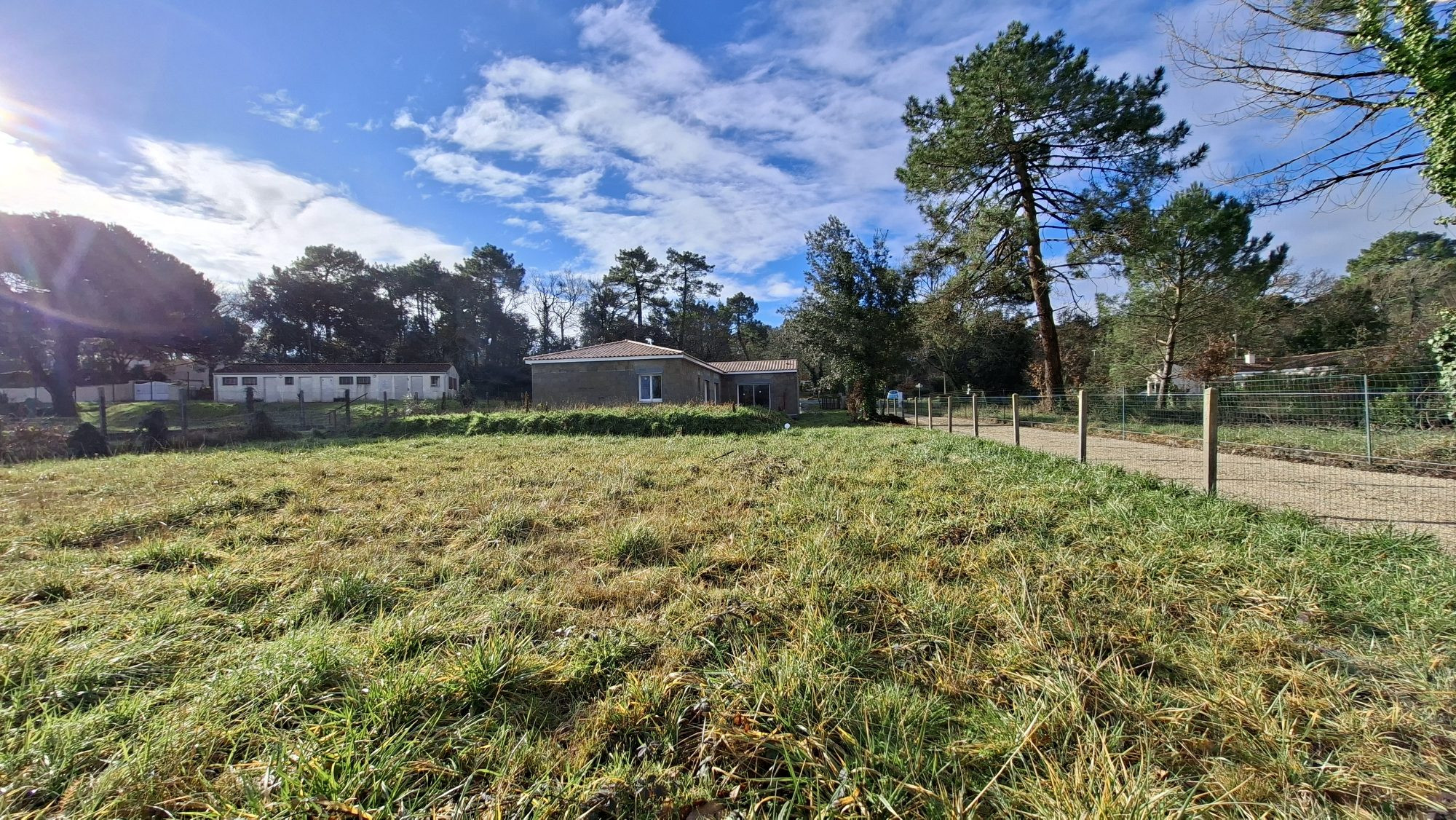 TERRAIN CONSTRUCTIBLE 901 m2