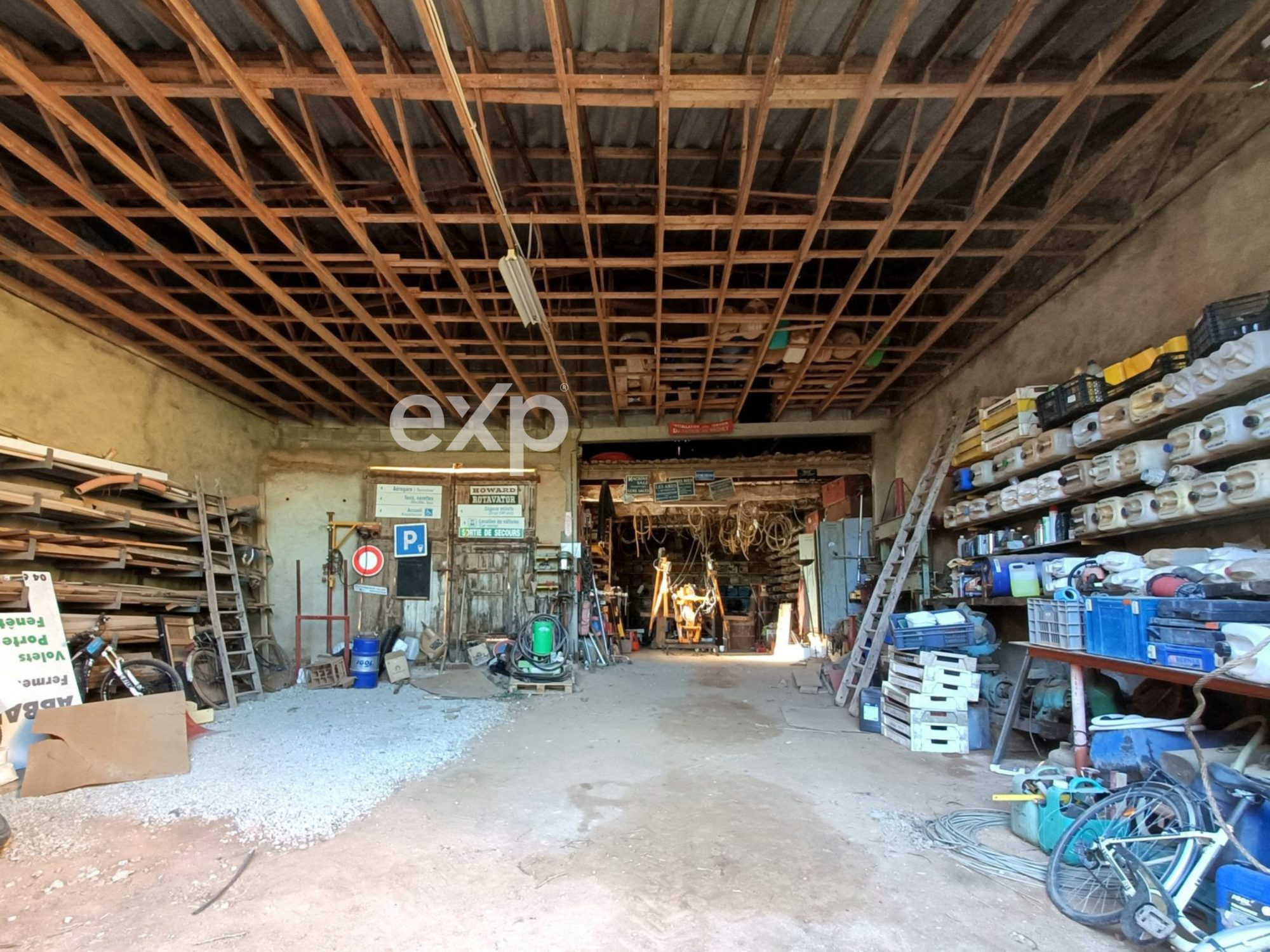 Hangar de caractère sur terrain constructible