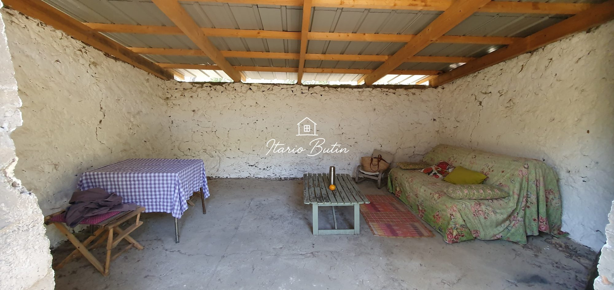 Land of nearly 1 hectare with traditional stone house 4