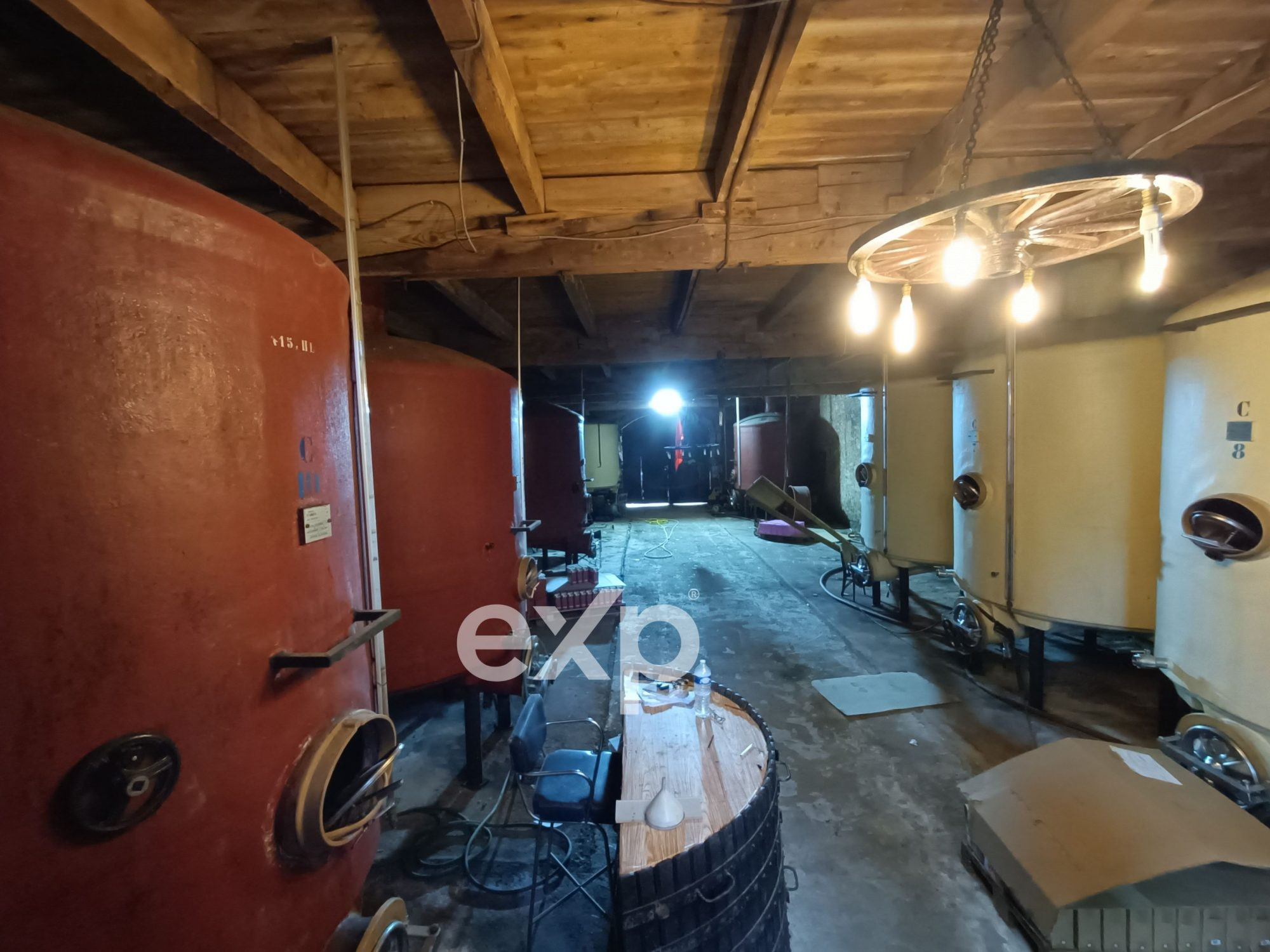 Ancienne cave viticole de caractère avec potentiel loft · à Cazedarnes · 286 000 €