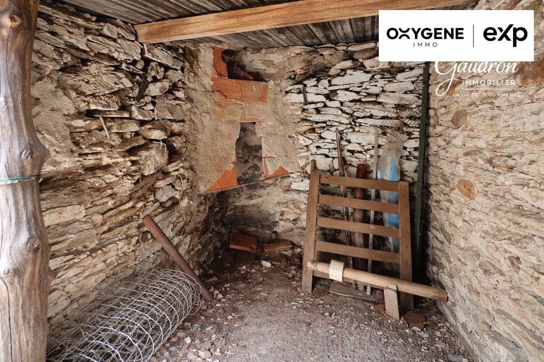 Leisure land 6,070 m² with declared stone cottage 4