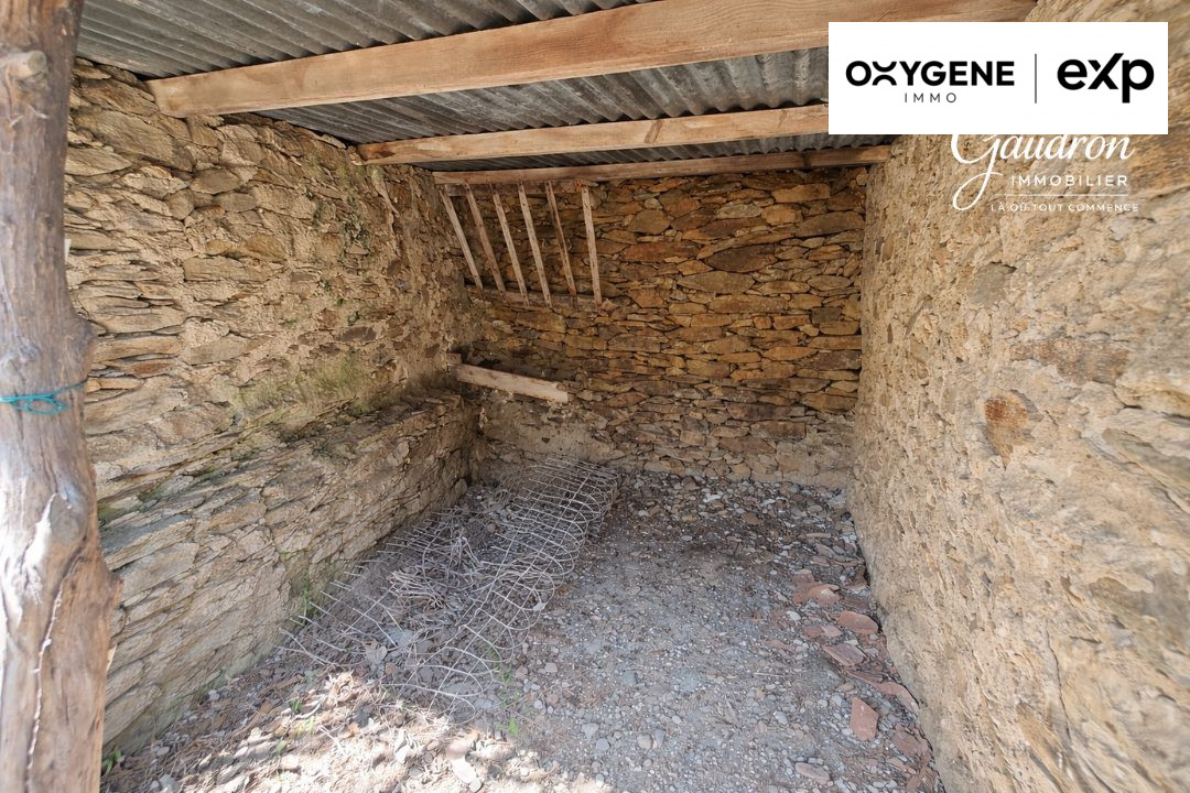 Leisure land 6,070 m² with declared stone cottage 5