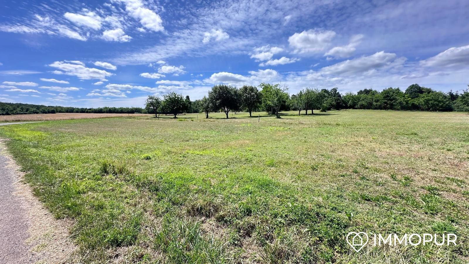 Terrain constructible plat au calme