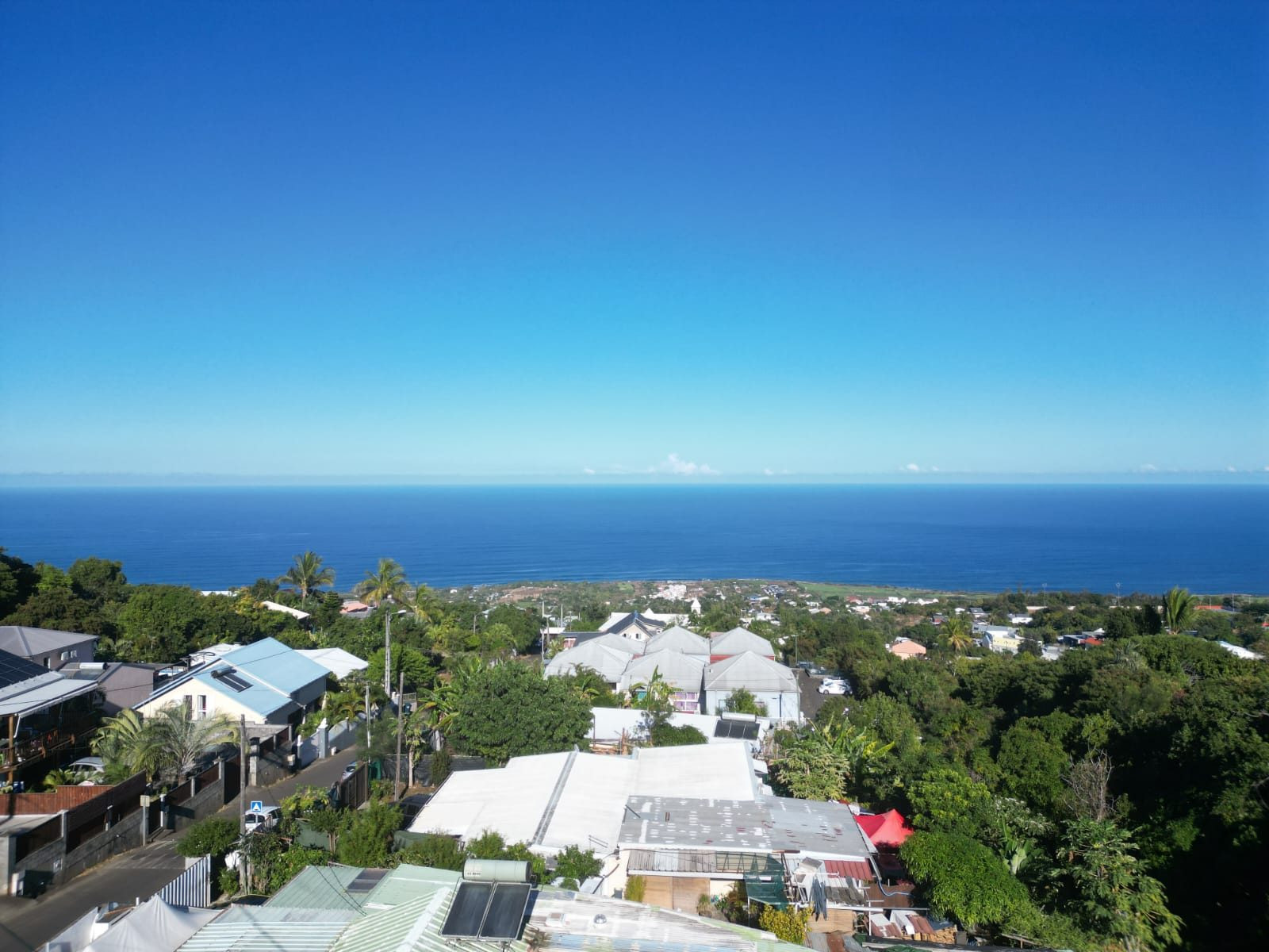 🌟 [RARE OPPORTUNITY] Beautiful flat land of approximately 930 m² in Piton Saint-Leu – Ideal for Individuals & Investors 🌟 2
