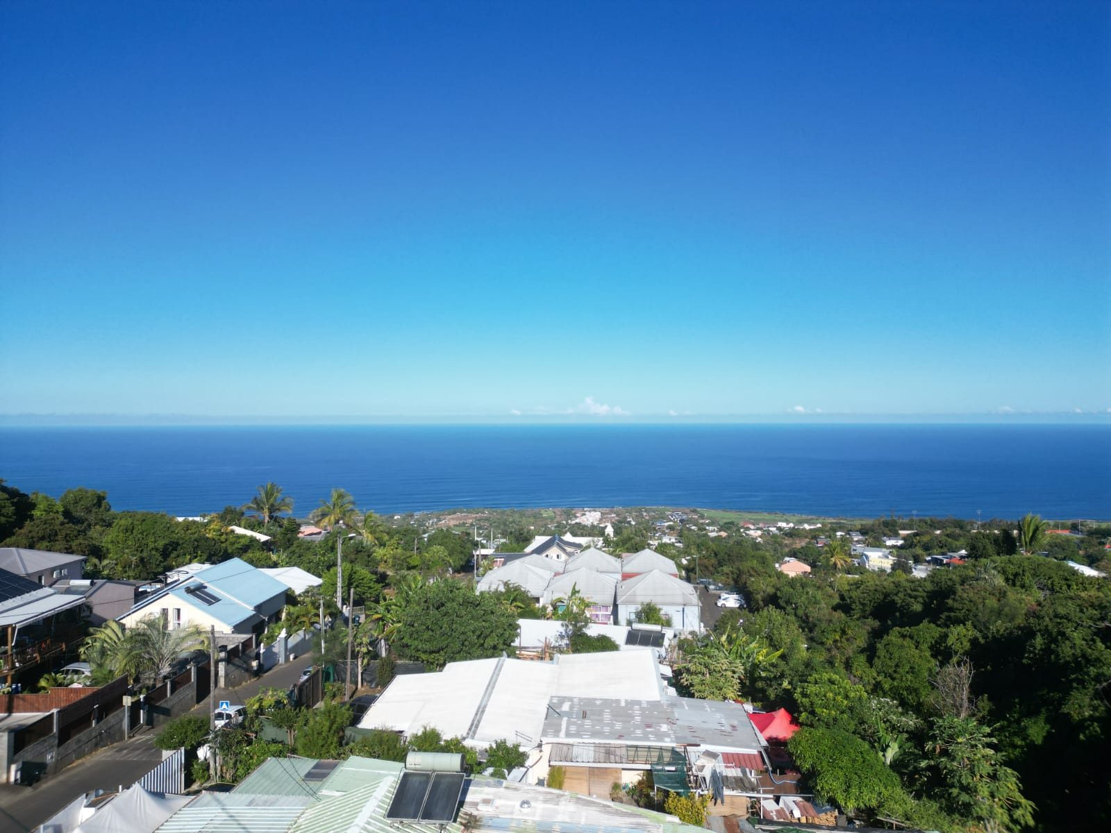 🌟 [OPPORTUNITÉ RARE] Beau terrain plat d'environ 930 m² à Piton Saint-Leu – Idéal Particuliers & Investisseurs 🌟
